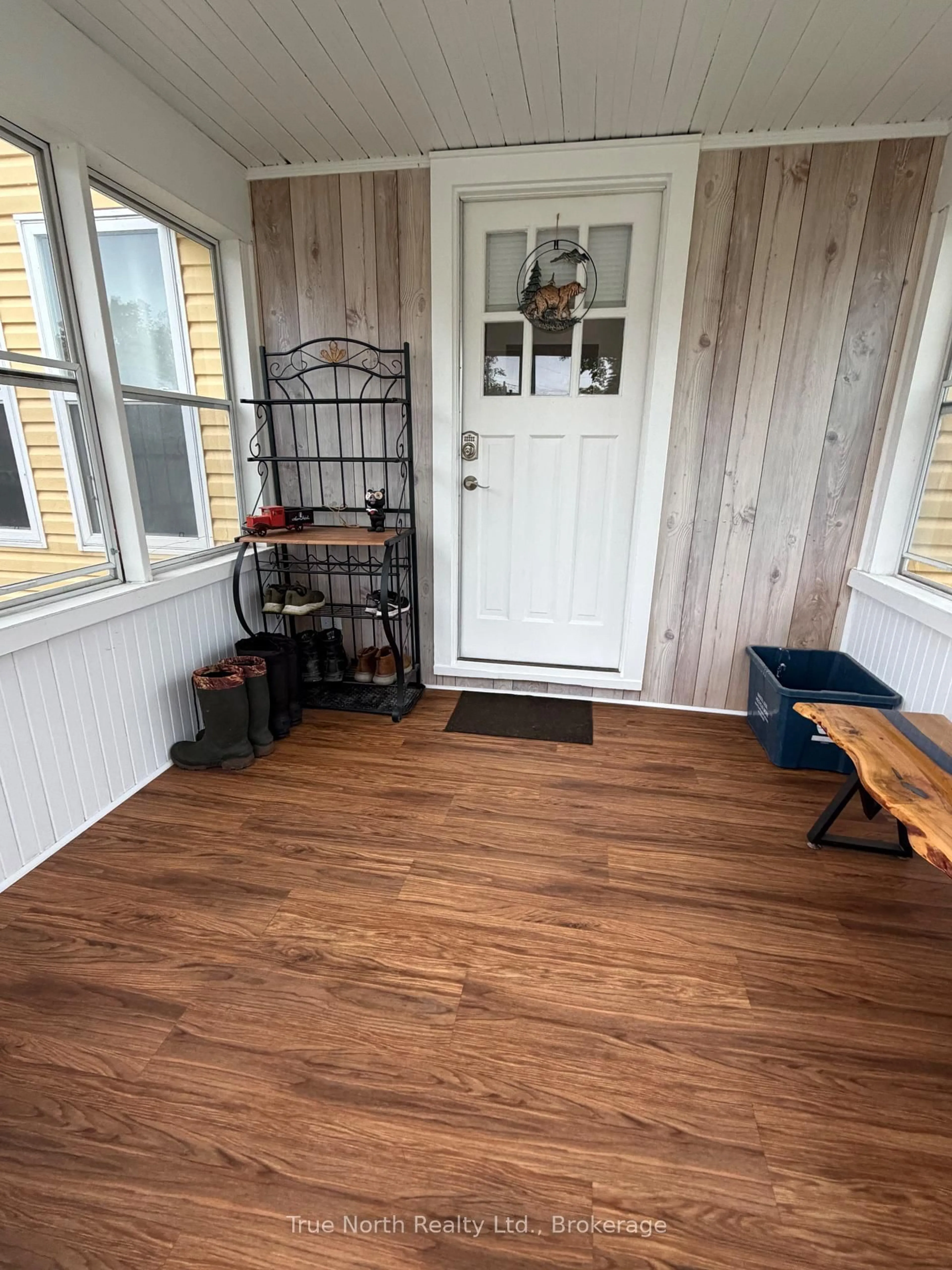 Indoor entryway for 35 Devonshire St, Kapuskasing Ontario P5N 1C2