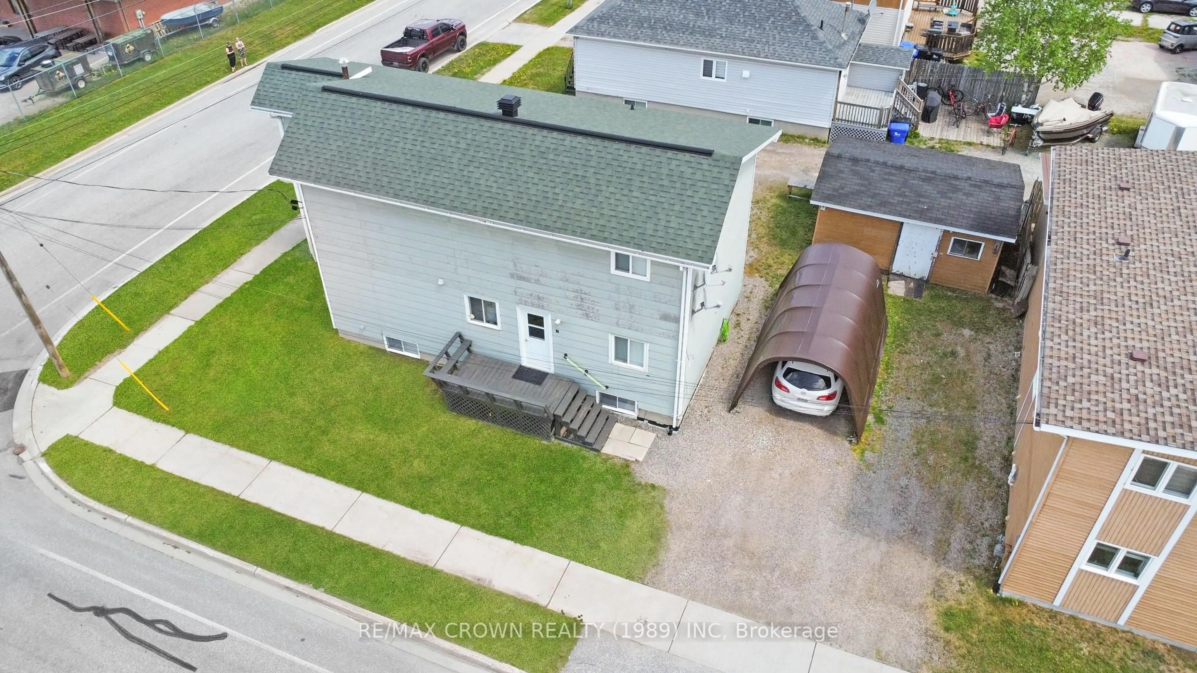 A pic from outside/outdoor area/front of a property/back of a property/a pic from drone, building for 531 George St, Hearst Ontario P0L 1N0