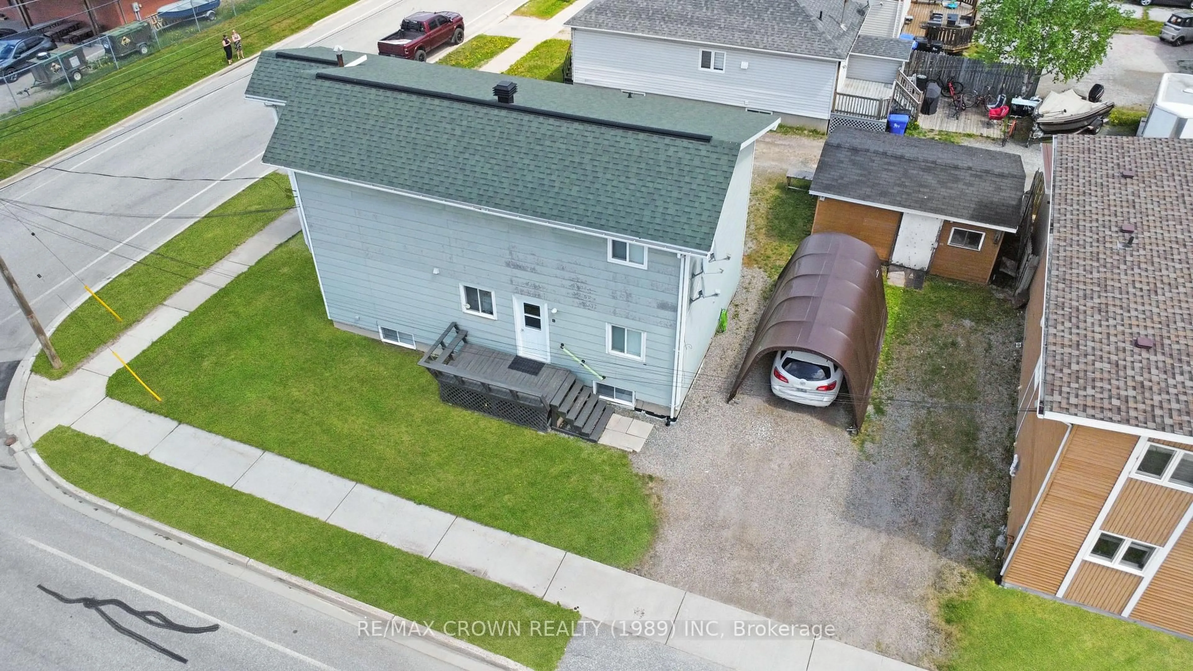 A pic from outside/outdoor area/front of a property/back of a property/a pic from drone, building for 531 George St, Hearst Ontario P0L 1N0