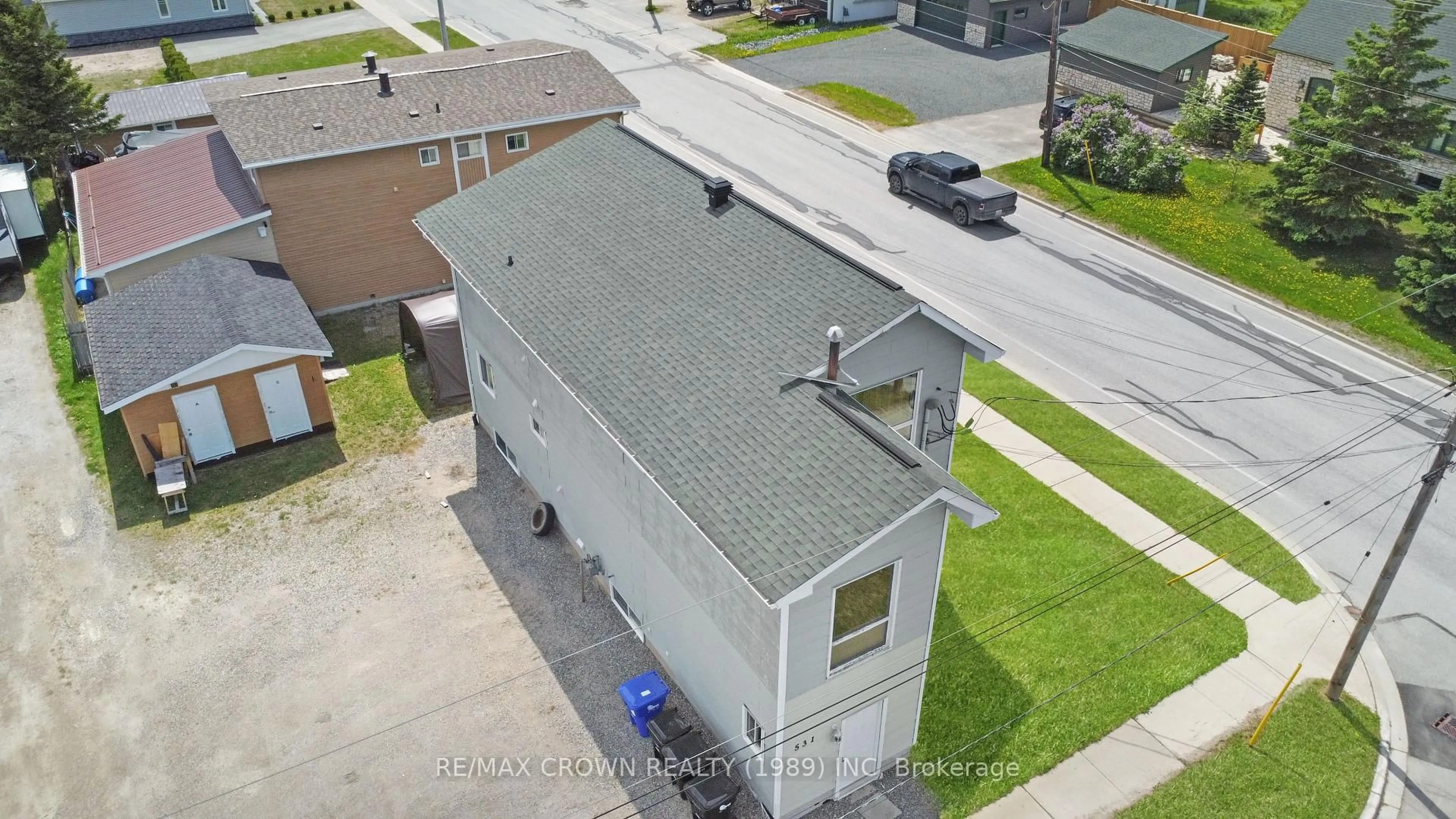 A pic from outside/outdoor area/front of a property/back of a property/a pic from drone, building for 531 George St, Hearst Ontario P0L 1N0