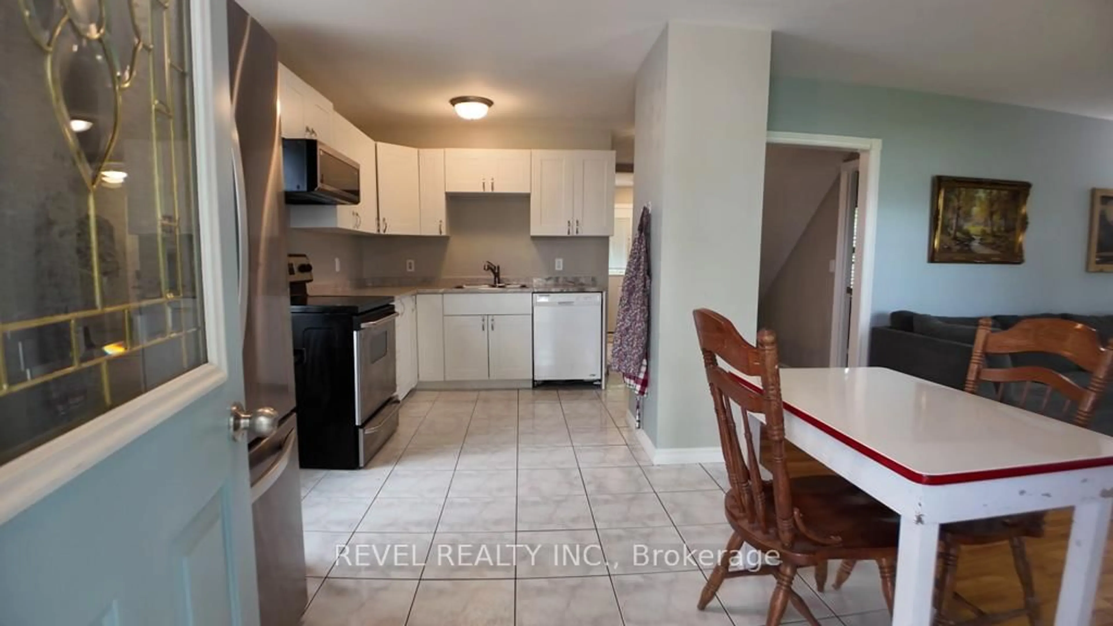 Standard kitchen, ceramic/tile floor for 385 Cedar St, Timmins Ontario P4N 6K1