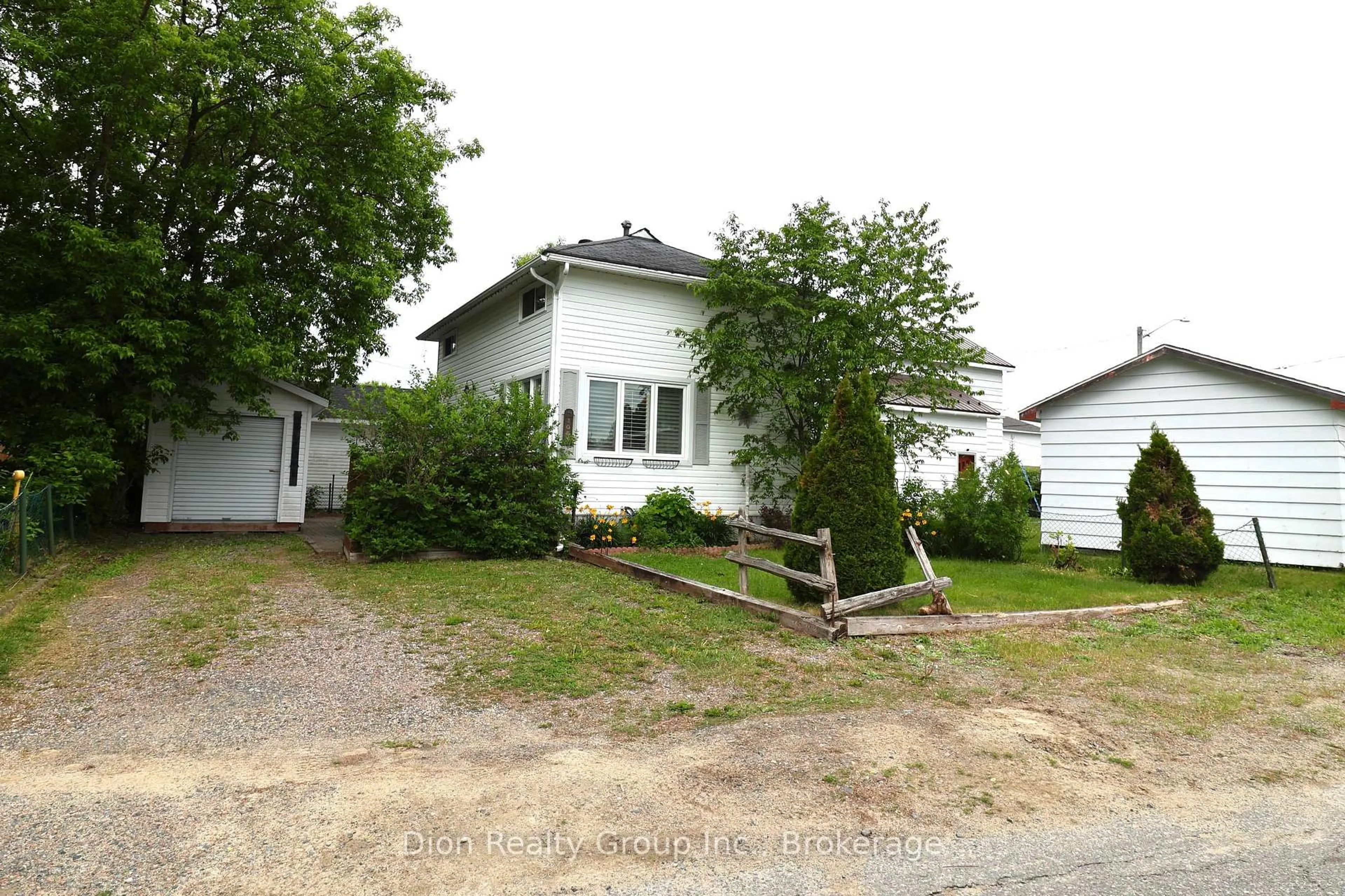 A pic from outside/outdoor area/front of a property/back of a property/a pic from drone, street for 105A Third St, Kirkland Lake Ontario P2N 1S7