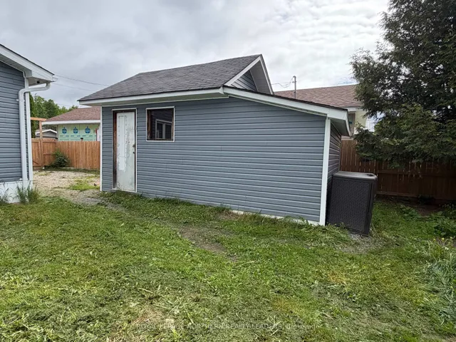 94 Notre Dame St, Timmins 4