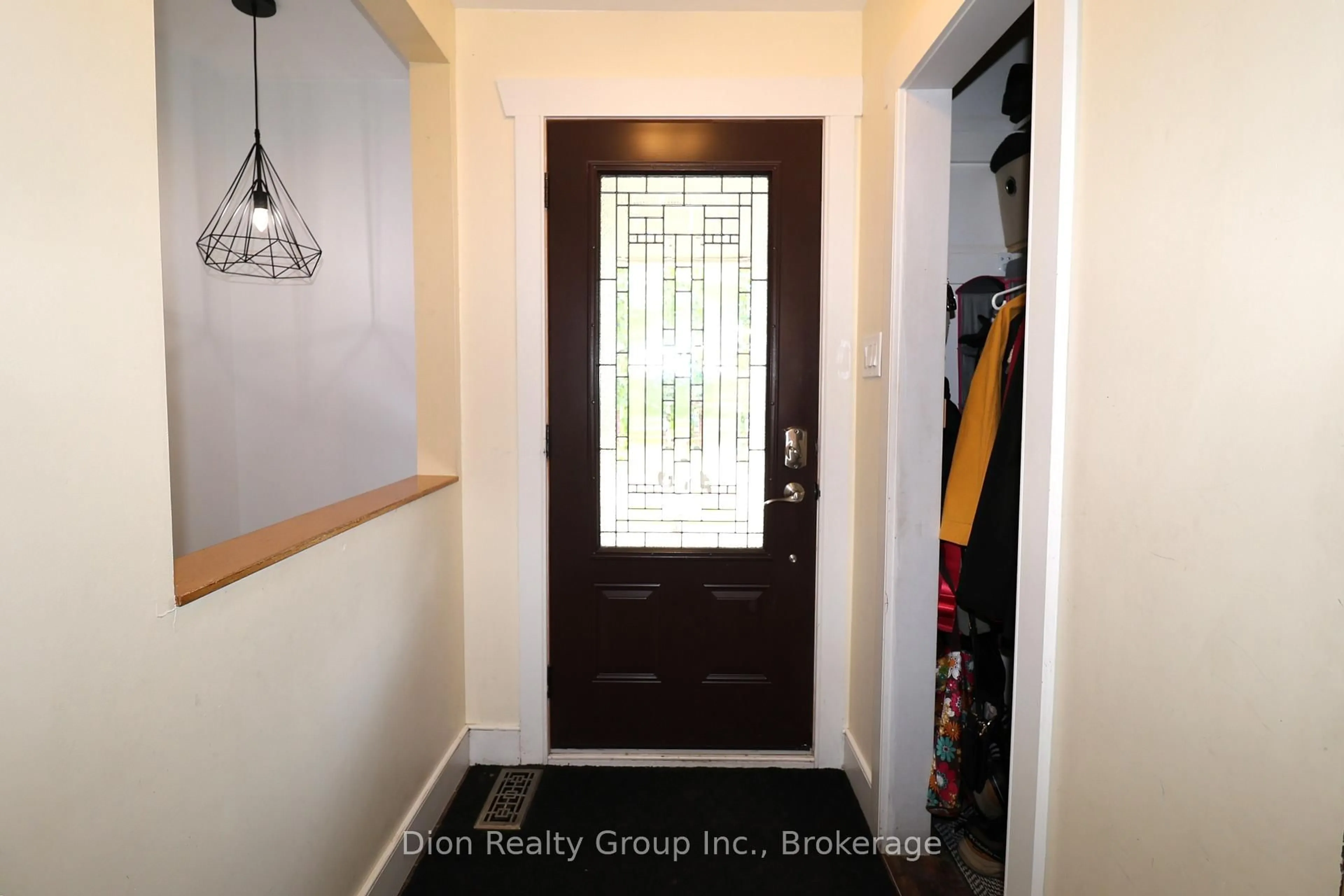 Indoor entryway for 30 Macpherson Ave, Kirkland Lake Ontario P2N 1B8