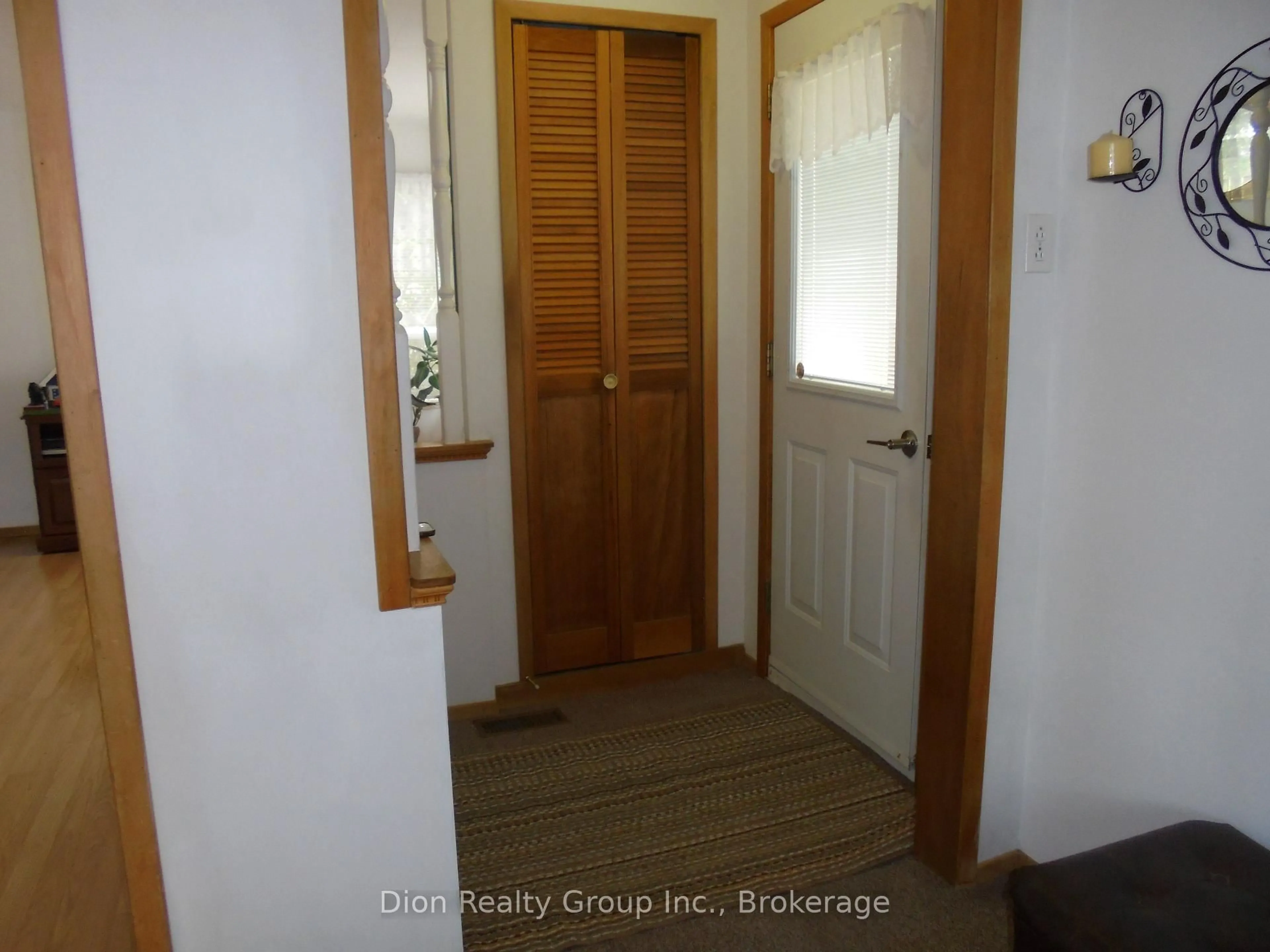 Indoor entryway for 20 Hudson Bay Ave, Kirkland Lake Ontario P2N 2H9