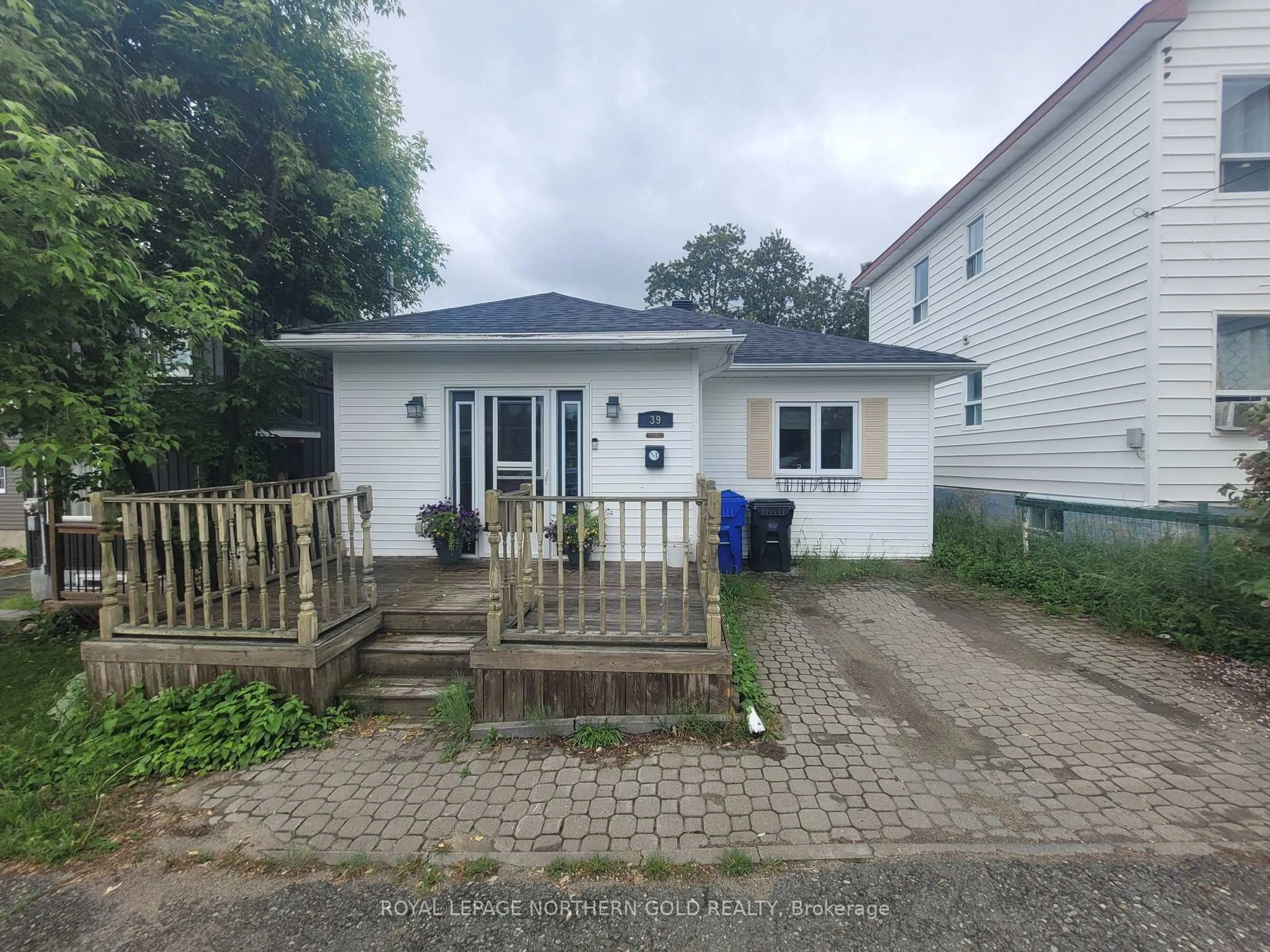 A pic from outside/outdoor area/front of a property/back of a property/a pic from drone, street for 39 Park St, Kirkland Lake Ontario P2N 3A6