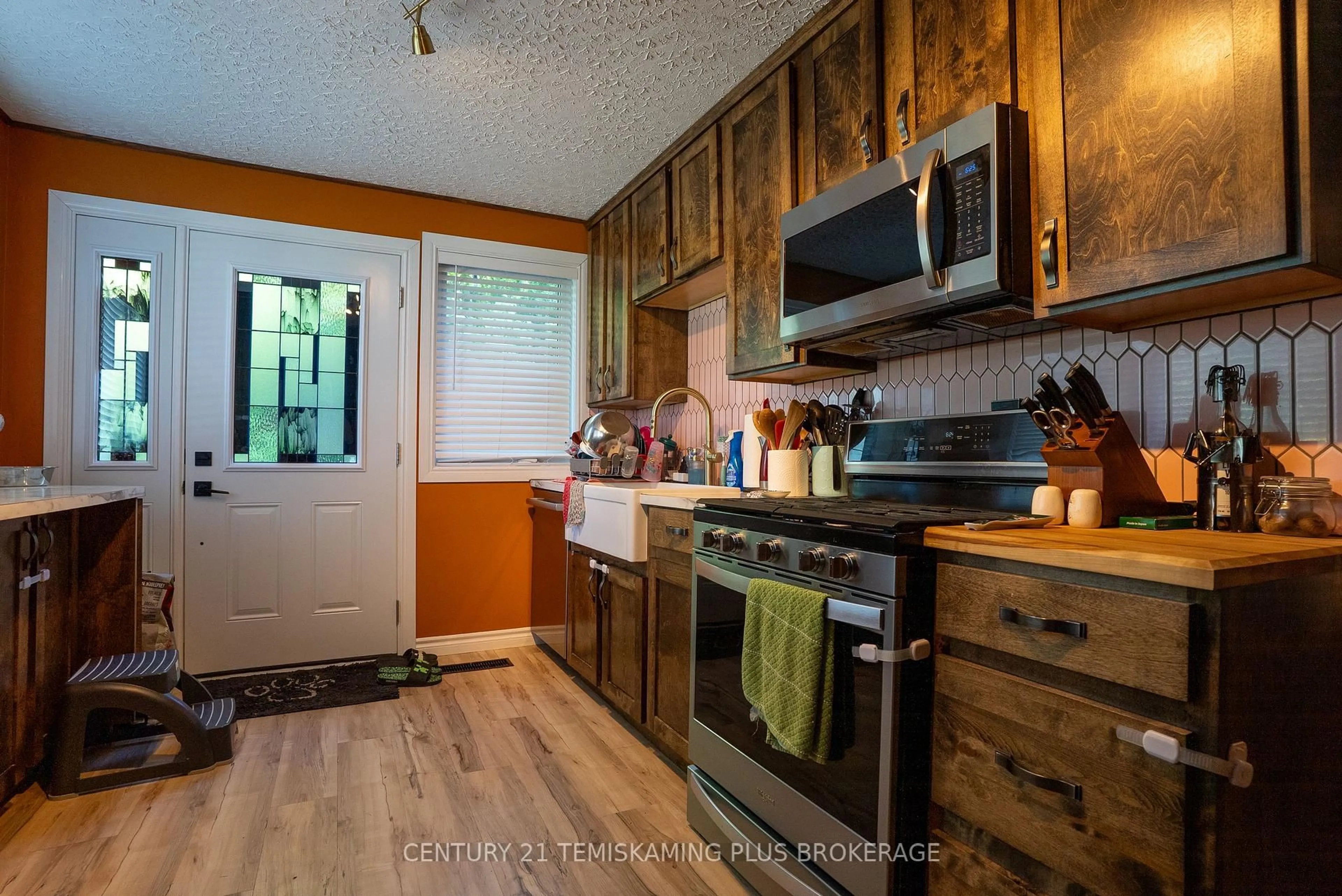 Standard kitchen, unknown for 381 Meridian Ave, Temiskaming Shores Ontario P0J 1K0