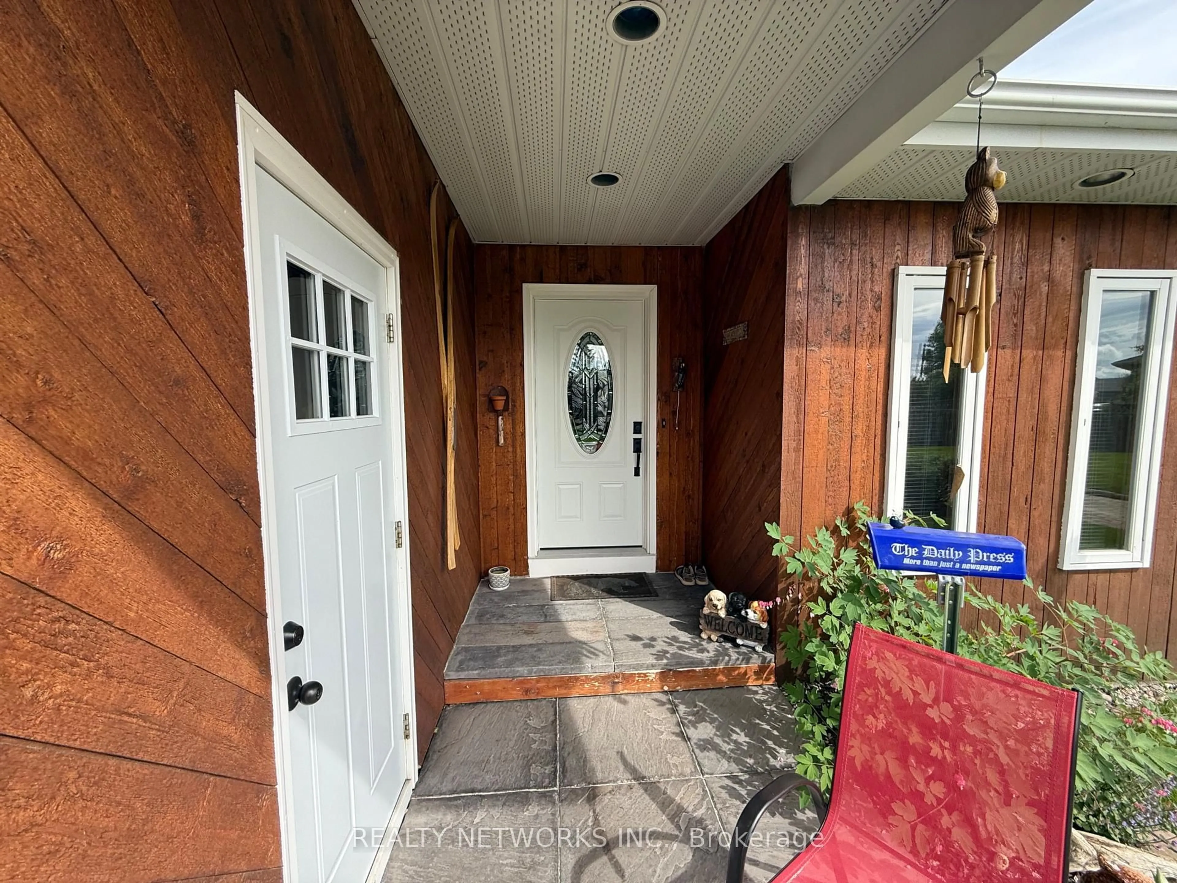 Indoor entryway for 104 Bergeron Crt, Timmins Ontario P0N 1K0