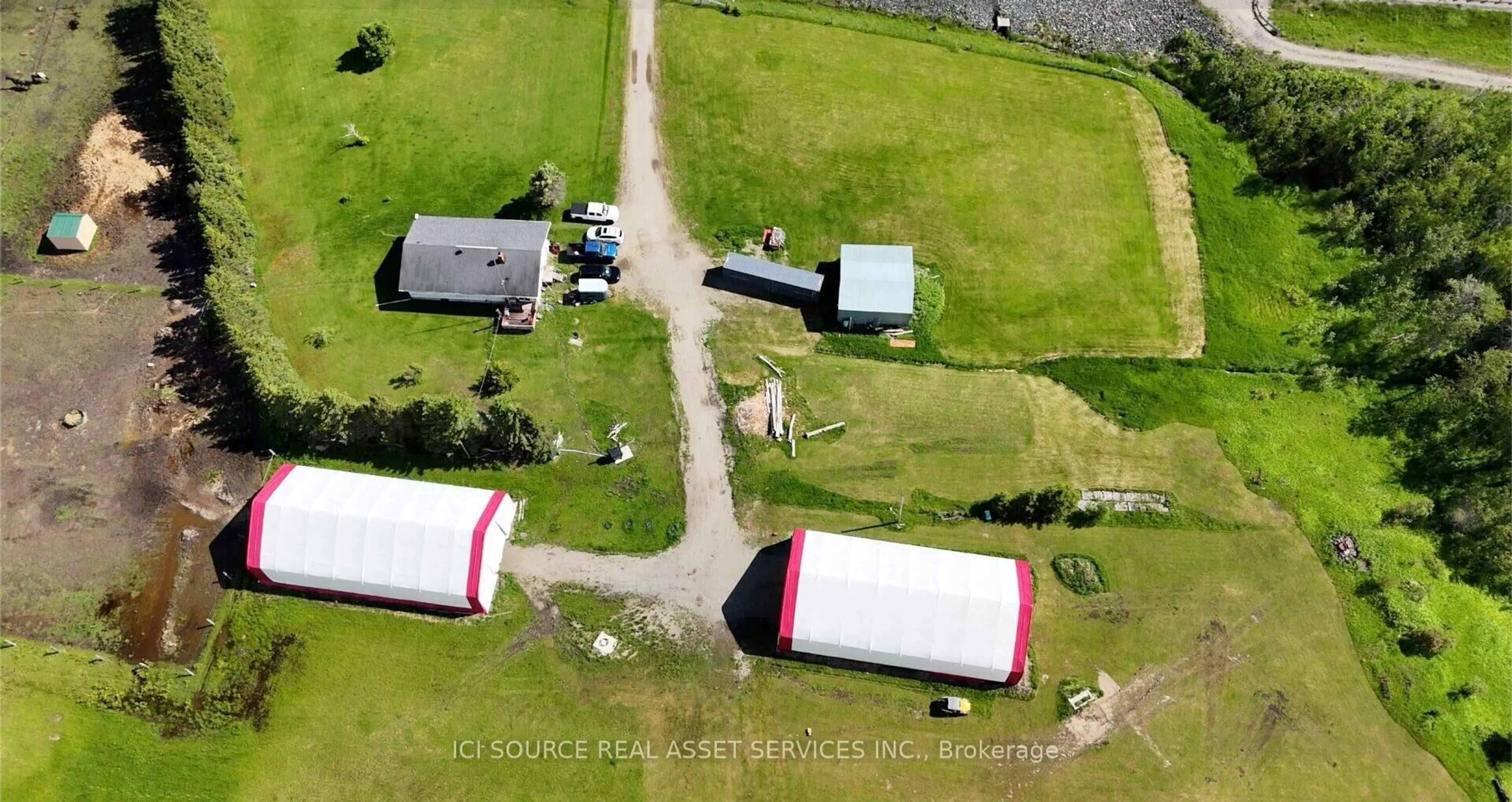A pic from outside/outdoor area/front of a property/back of a property/a pic from drone, building for 1527 Highway 11, Cochrane Ontario P0L 1C0