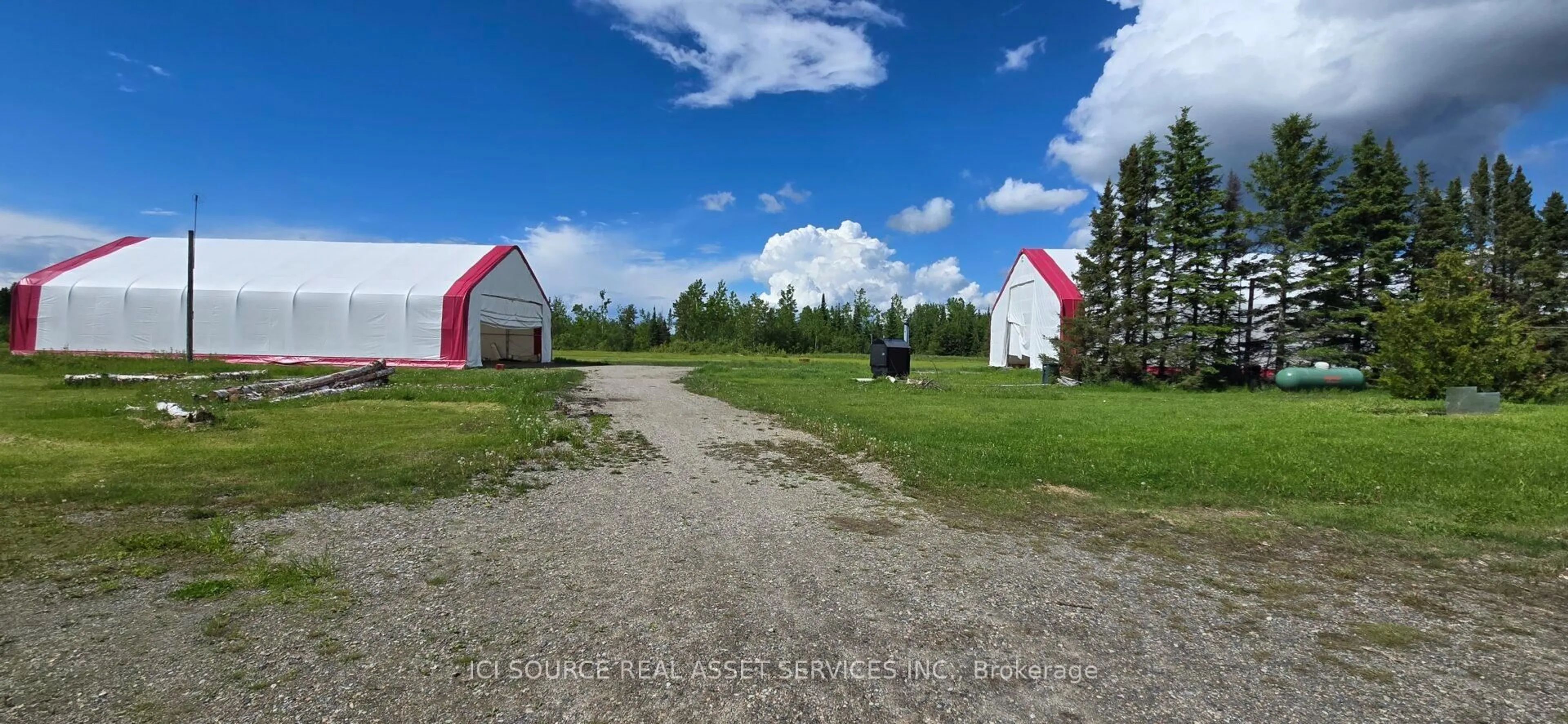 A pic from outside/outdoor area/front of a property/back of a property/a pic from drone, street for 1527 Highway 11, Cochrane Ontario P0L 1C0