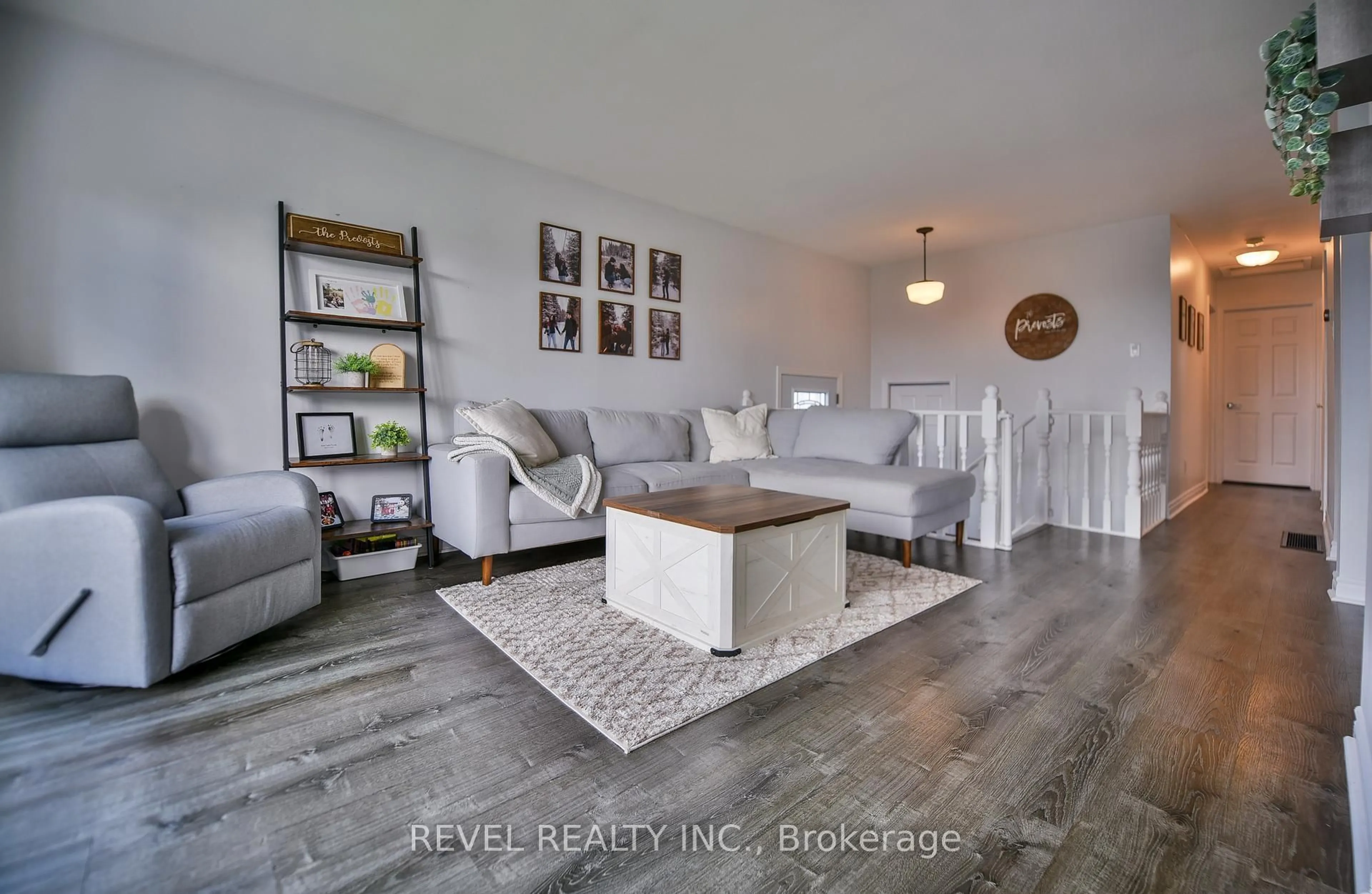 Living room with furniture, wood/laminate floor for 1213 Lozanne Cres, Timmins Ontario P4P 1E7