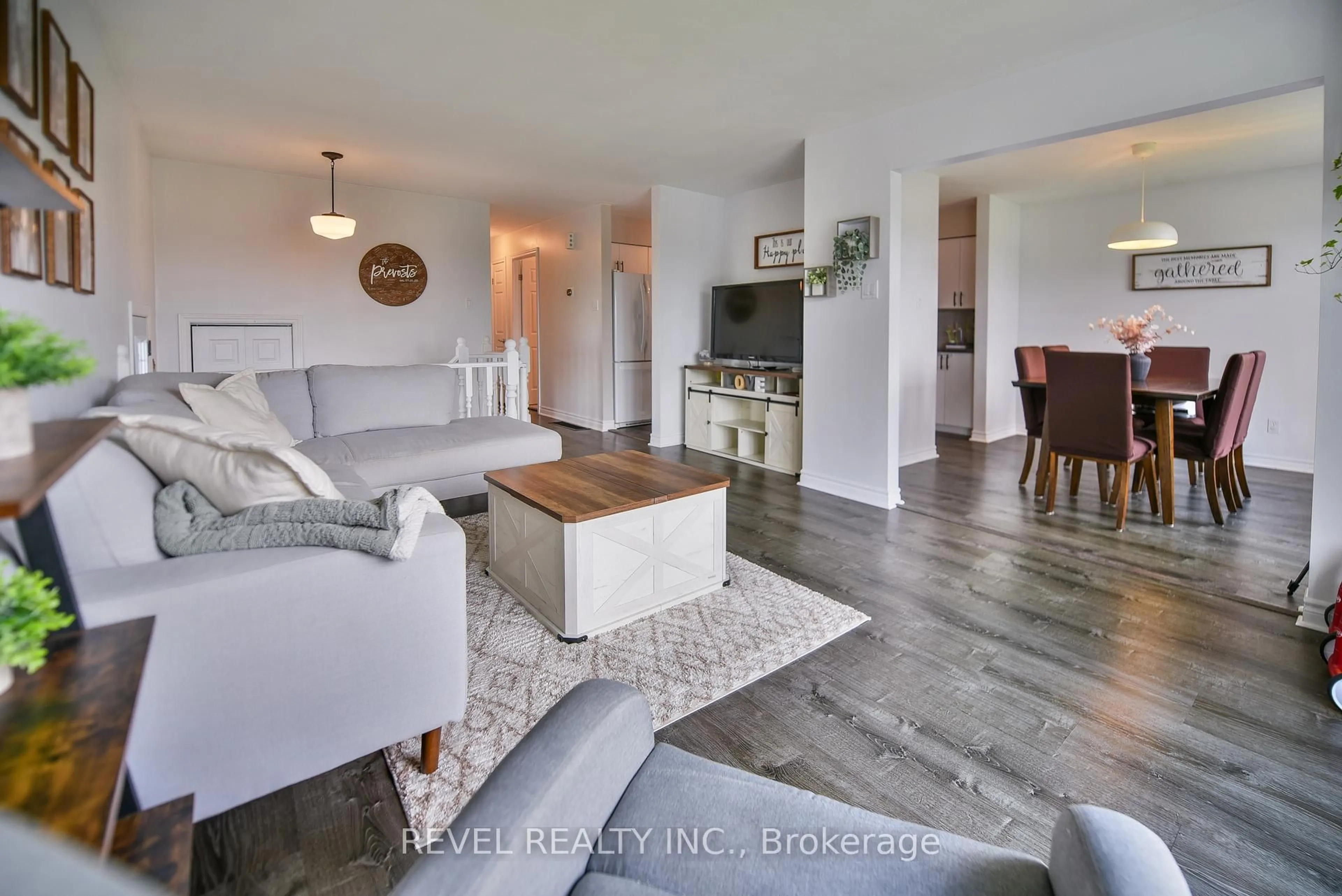 Living room with furniture, wood/laminate floor for 1213 Lozanne Cres, Timmins Ontario P4P 1E7