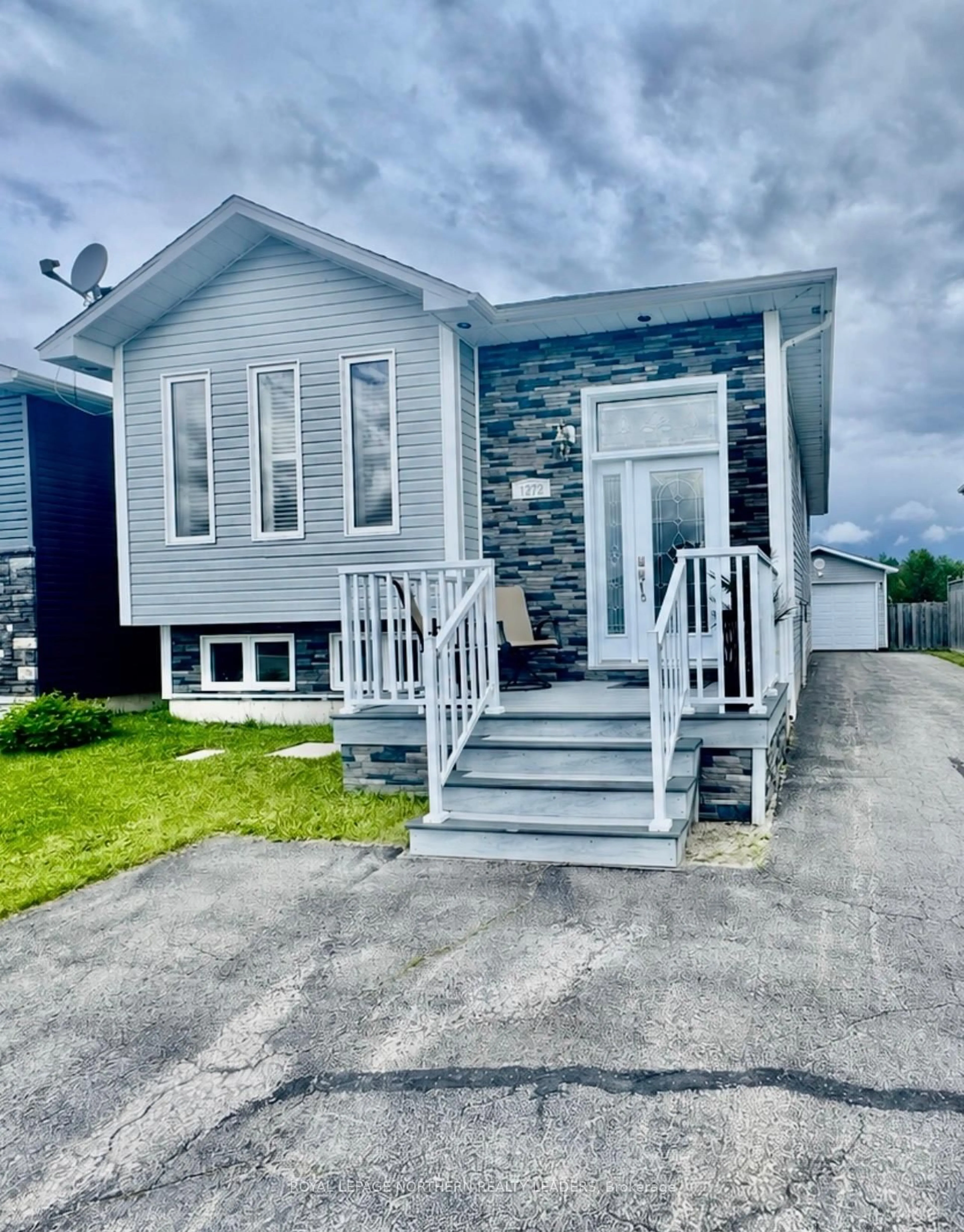 Home with vinyl exterior material, street for 1272 Park Ave, Timmins Ontario P4R 1L8