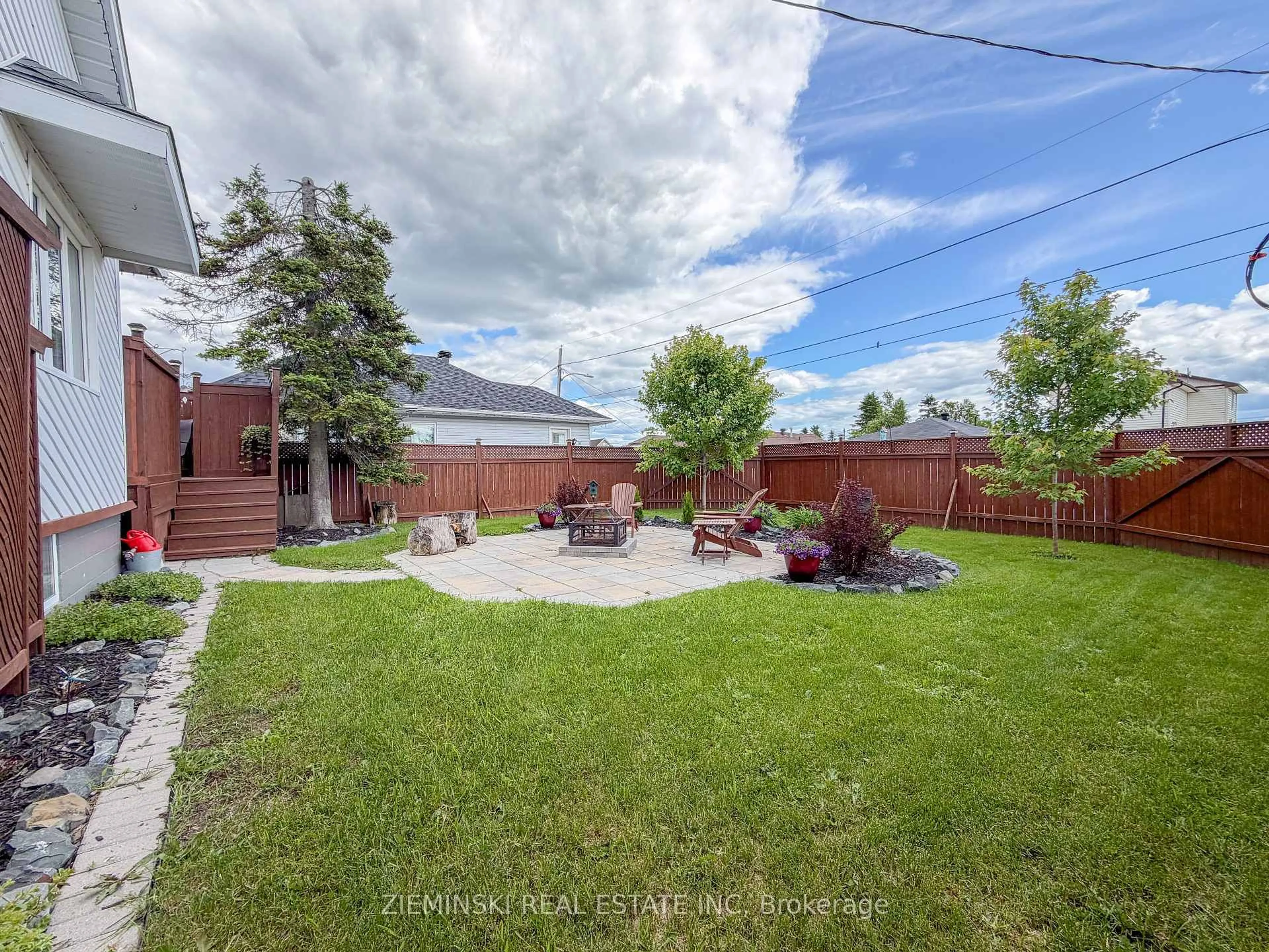 Patio, street for 368 D'Iberville Ave, Iroquois Falls Ontario P0K 1G0