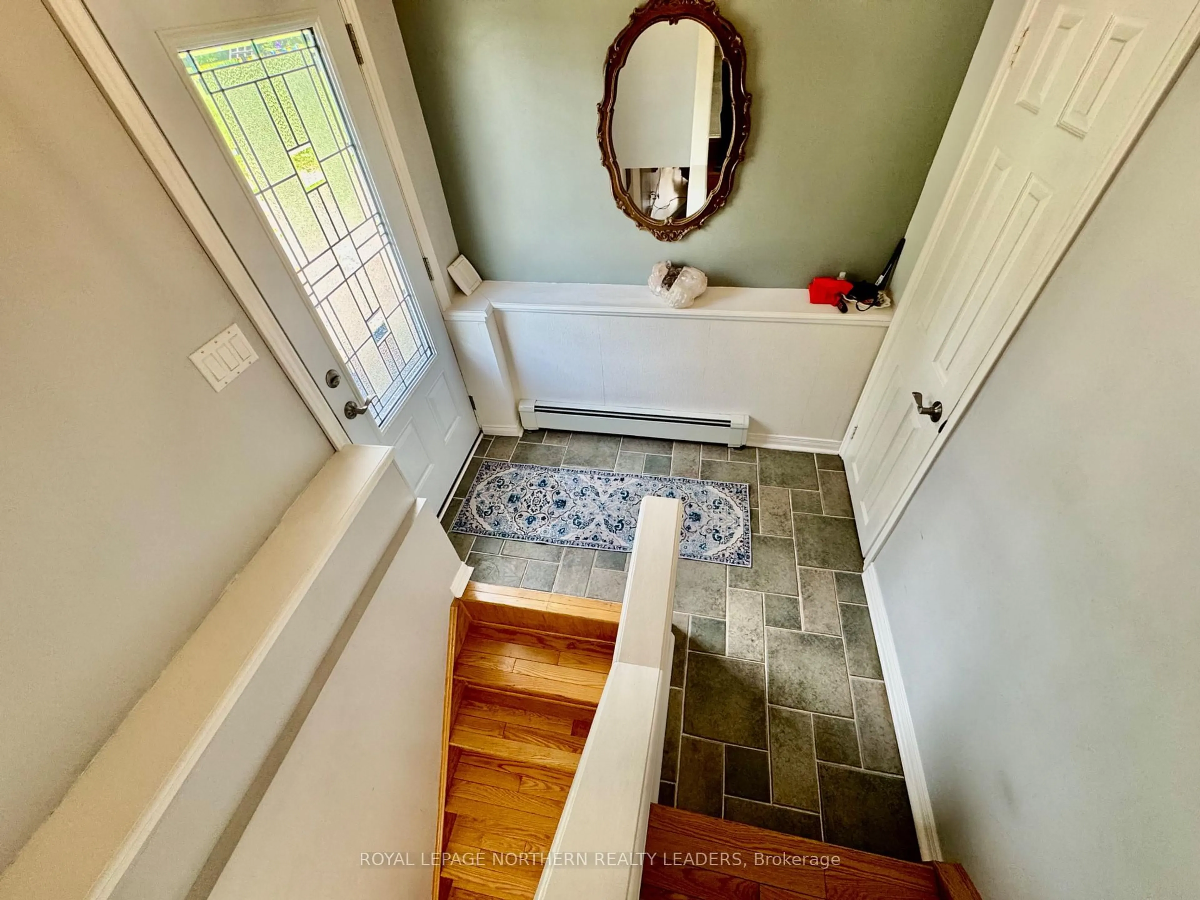 Indoor entryway for 524 Cedar St, Timmins Ontario P4N 6K3