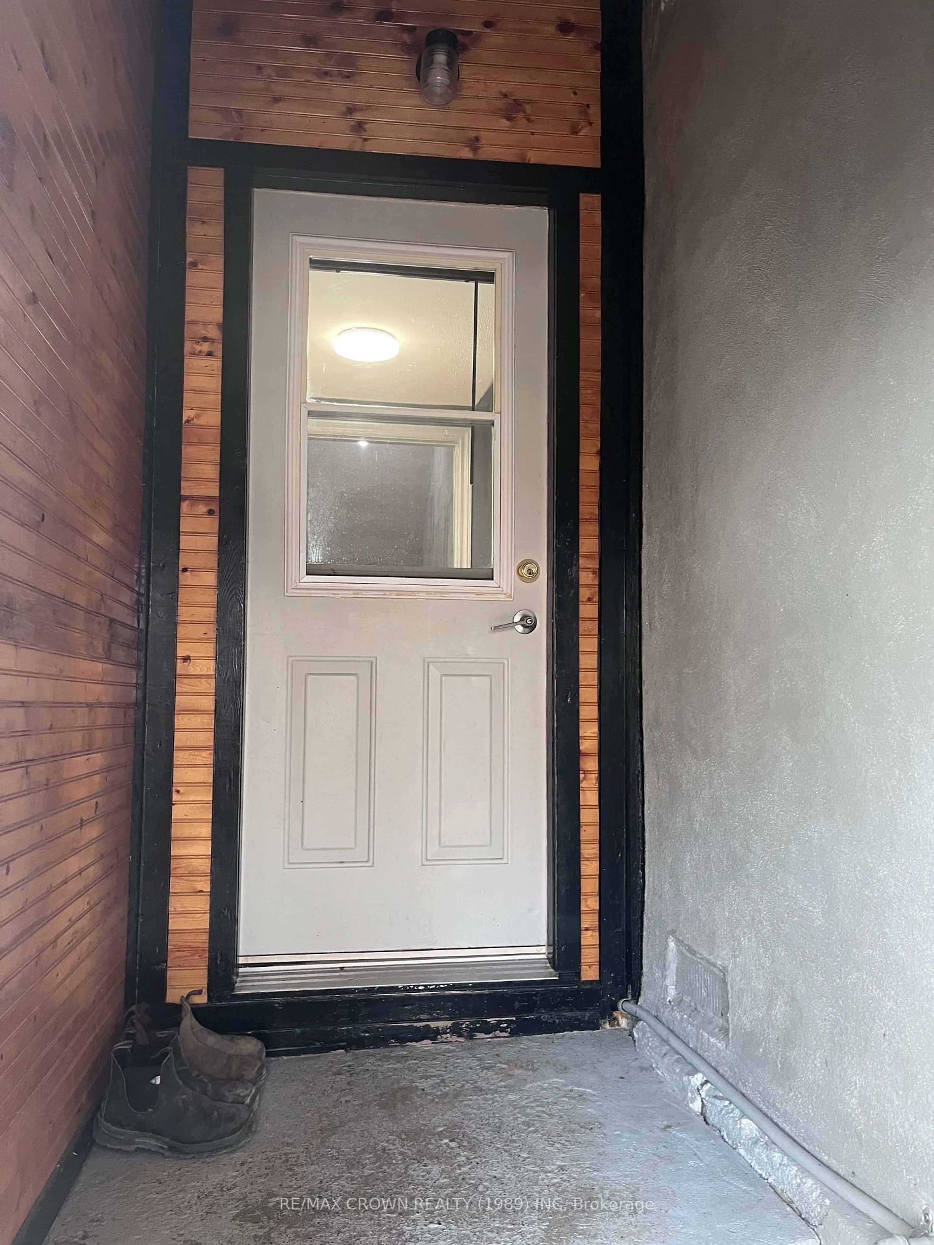 Indoor entryway for 247 Kirby Ave, Timmins Ontario P4N 1K3