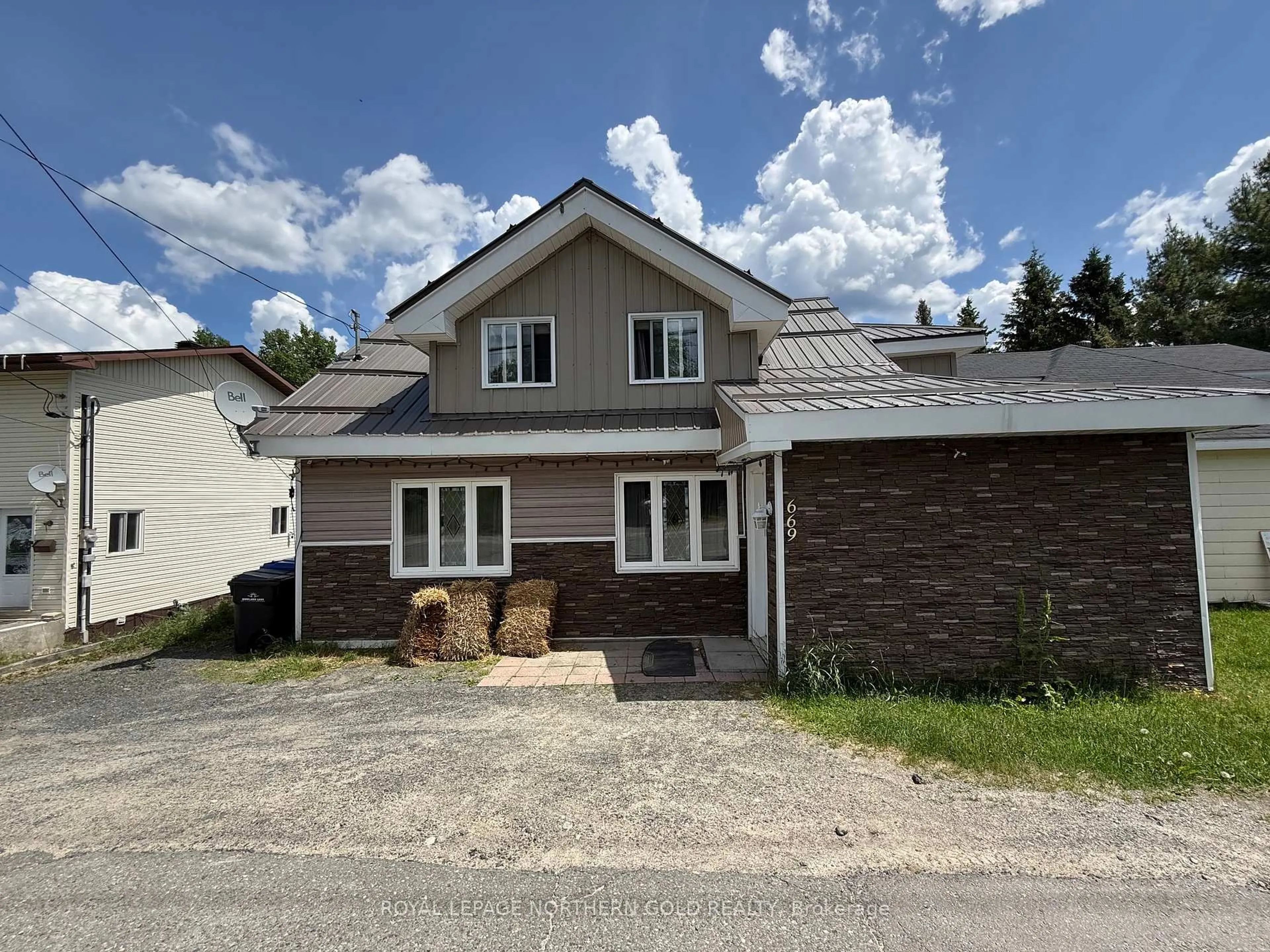 A pic from outside/outdoor area/front of a property/back of a property/a pic from drone, building for 669 Government Rd, Kirkland Lake Ontario P0K 1A0