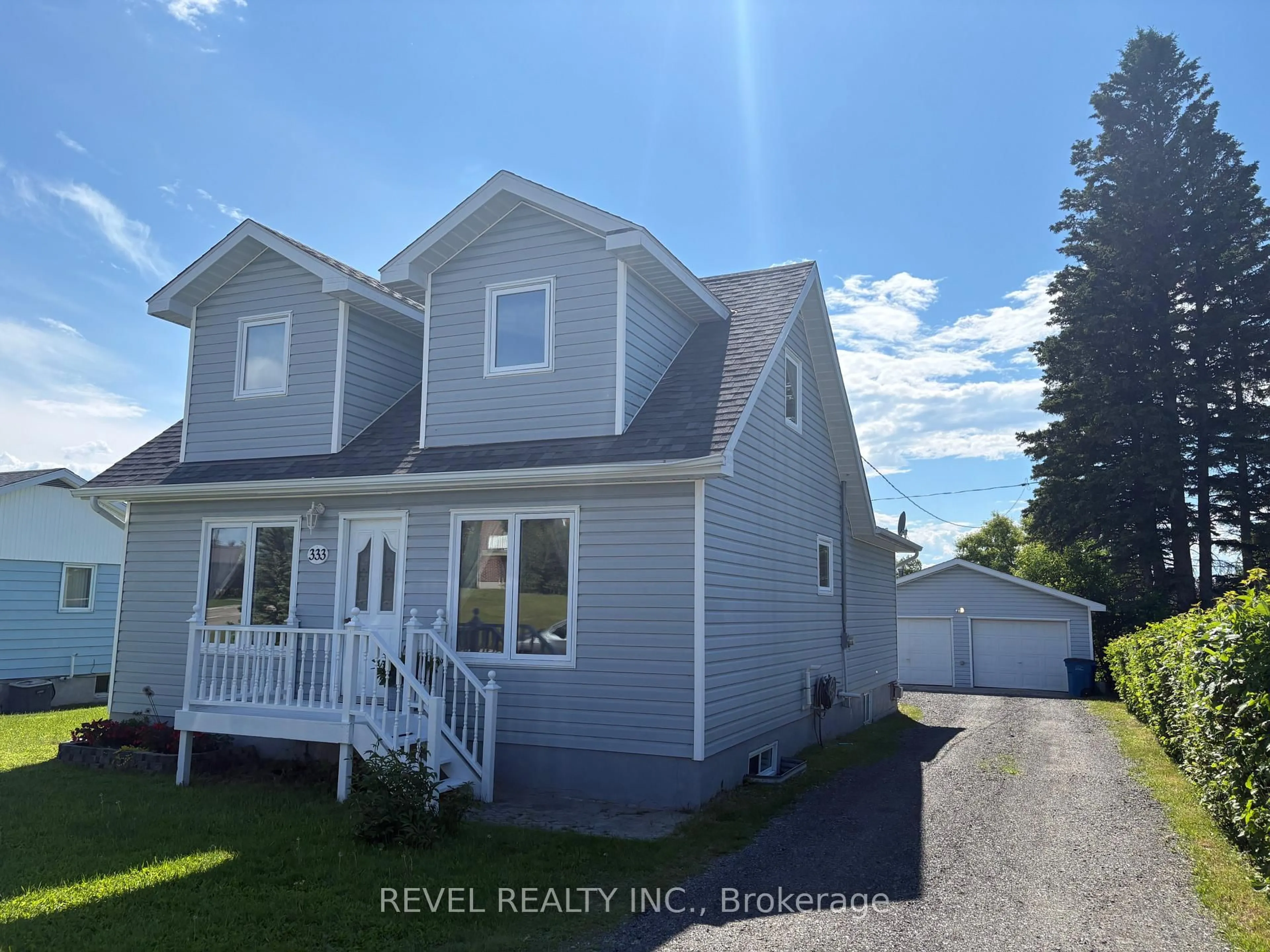Home with vinyl exterior material, street for 333 Tenth Ave, Cochrane Ontario P0L 1C0
