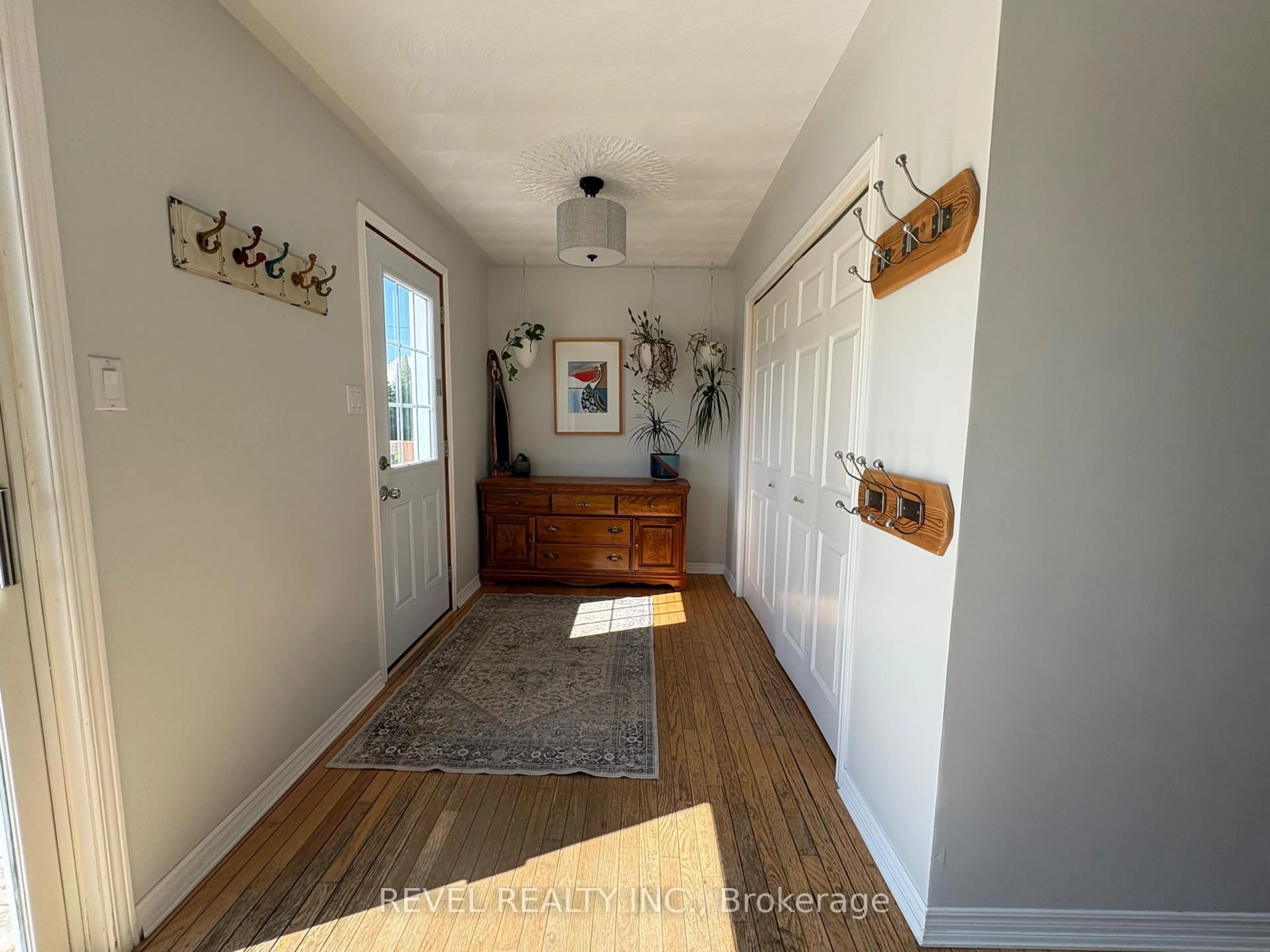 Indoor entryway for 333 Tenth Ave, Cochrane Ontario P0L 1C0