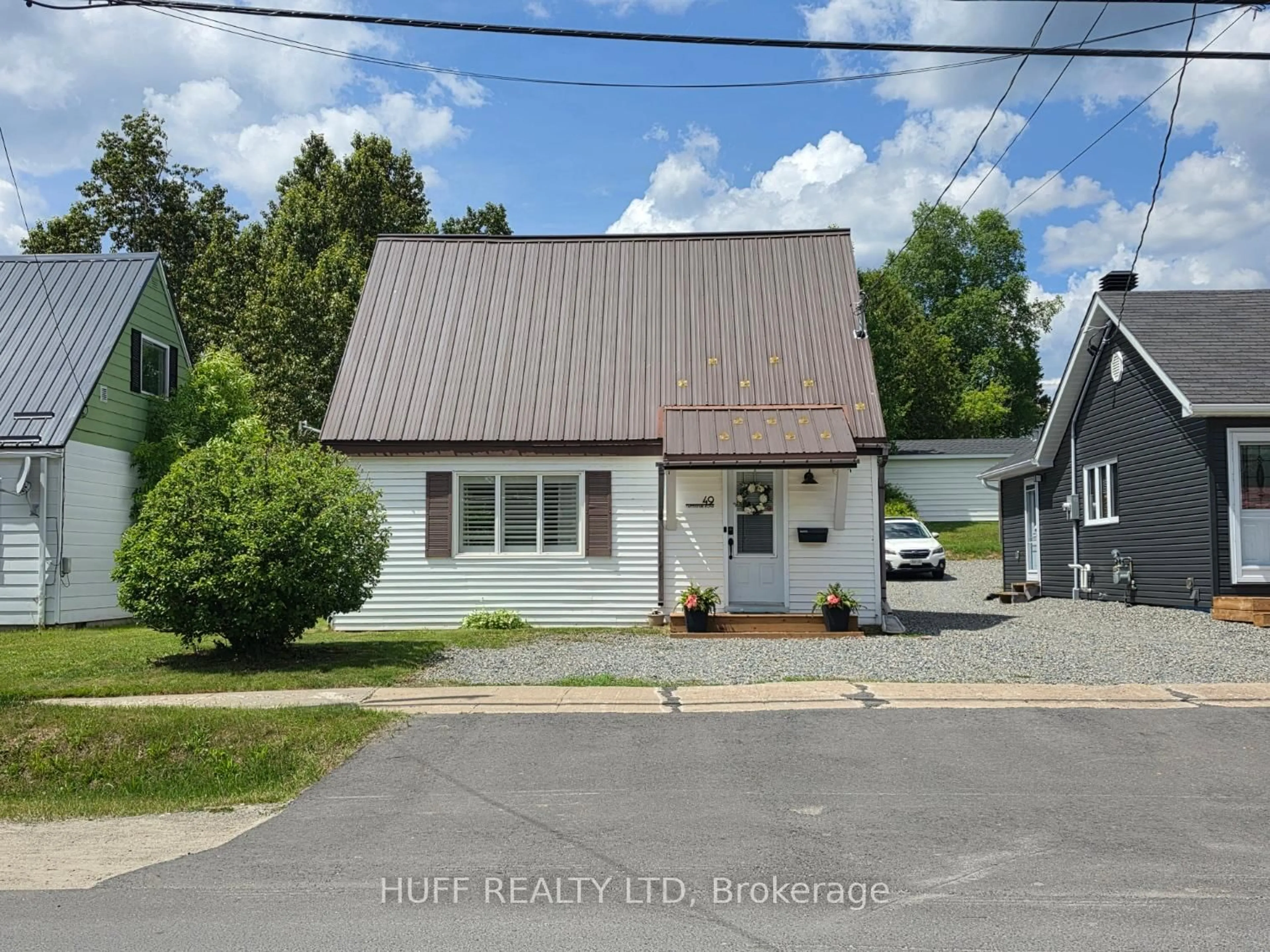 A pic from outside/outdoor area/front of a property/back of a property/a pic from drone, street for 49 Tweedsmuir Rd, Kirkland Lake Ontario P2N 1J1