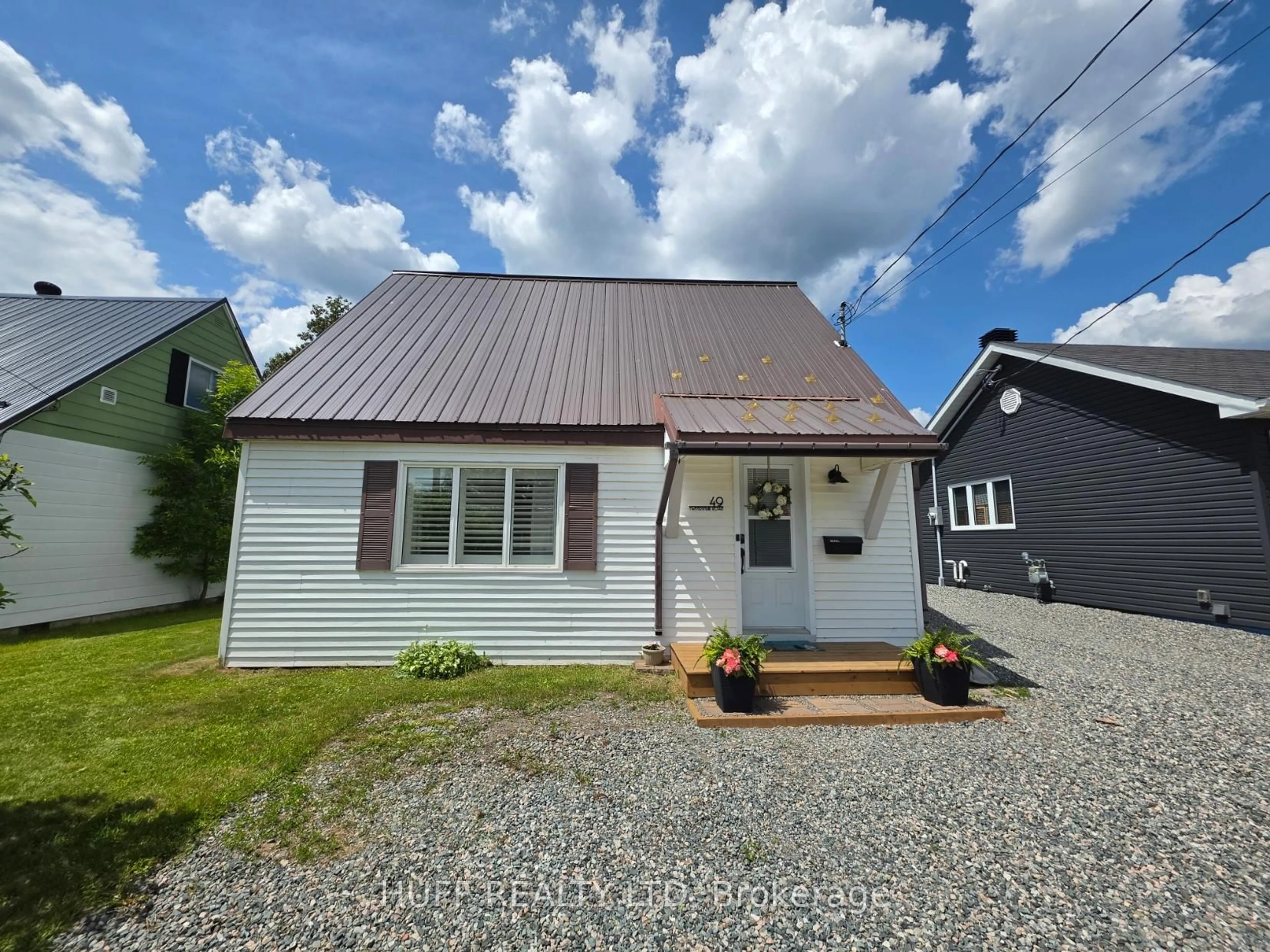 A pic from outside/outdoor area/front of a property/back of a property/a pic from drone, building for 49 Tweedsmuir Rd, Kirkland Lake Ontario P2N 1J1