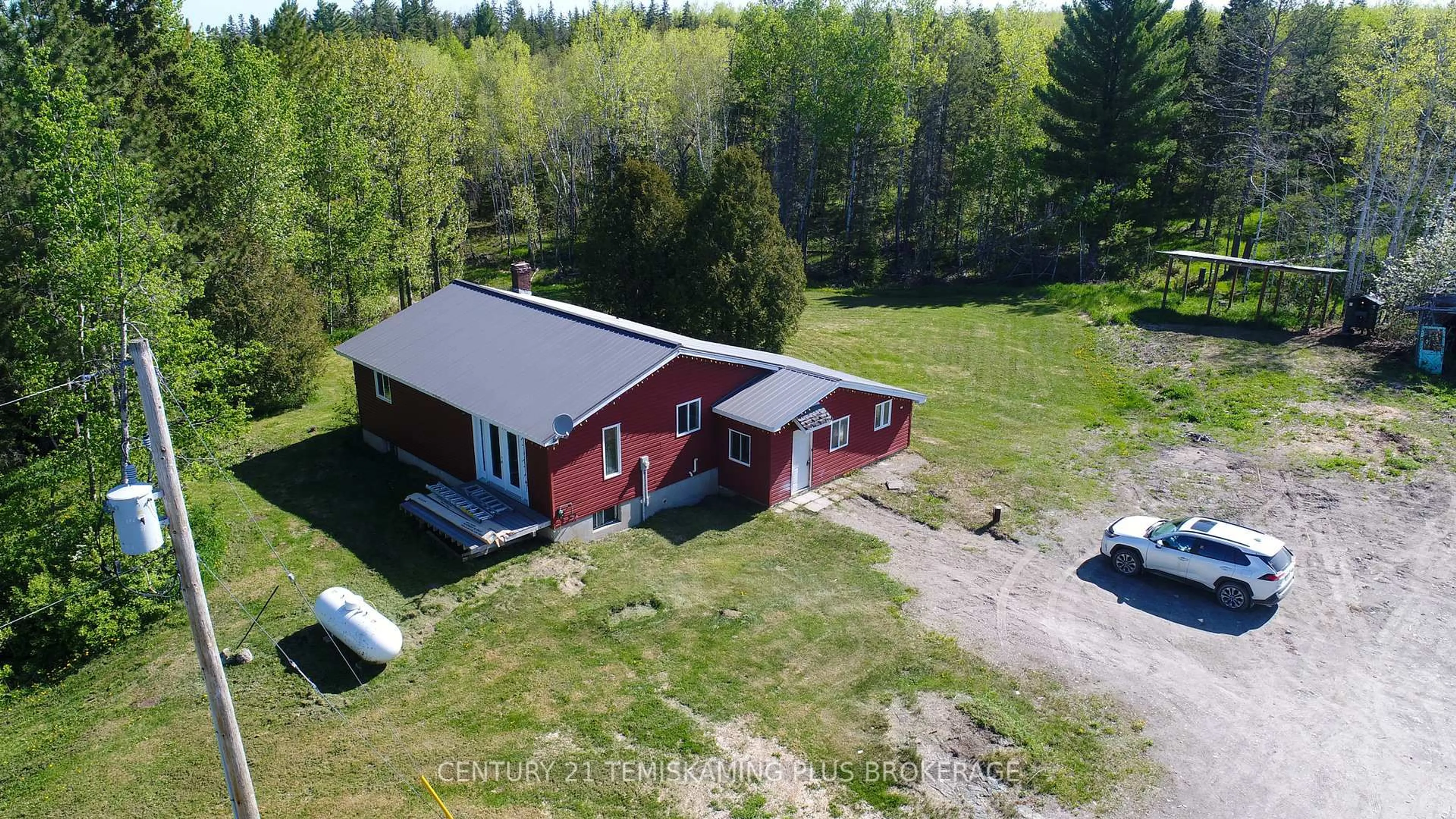 A pic from outside/outdoor area/front of a property/back of a property/a pic from drone, building for 533205 River Rd, Englehart Ontario P0J 1H0