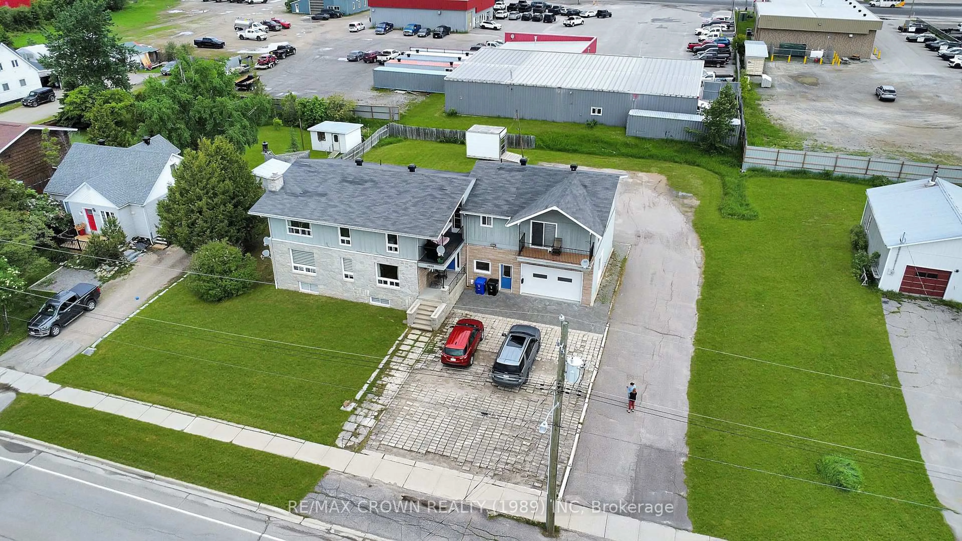 A pic from outside/outdoor area/front of a property/back of a property/a pic from drone, building for 1222 Prince St, Hearst Ontario P0L 1N0