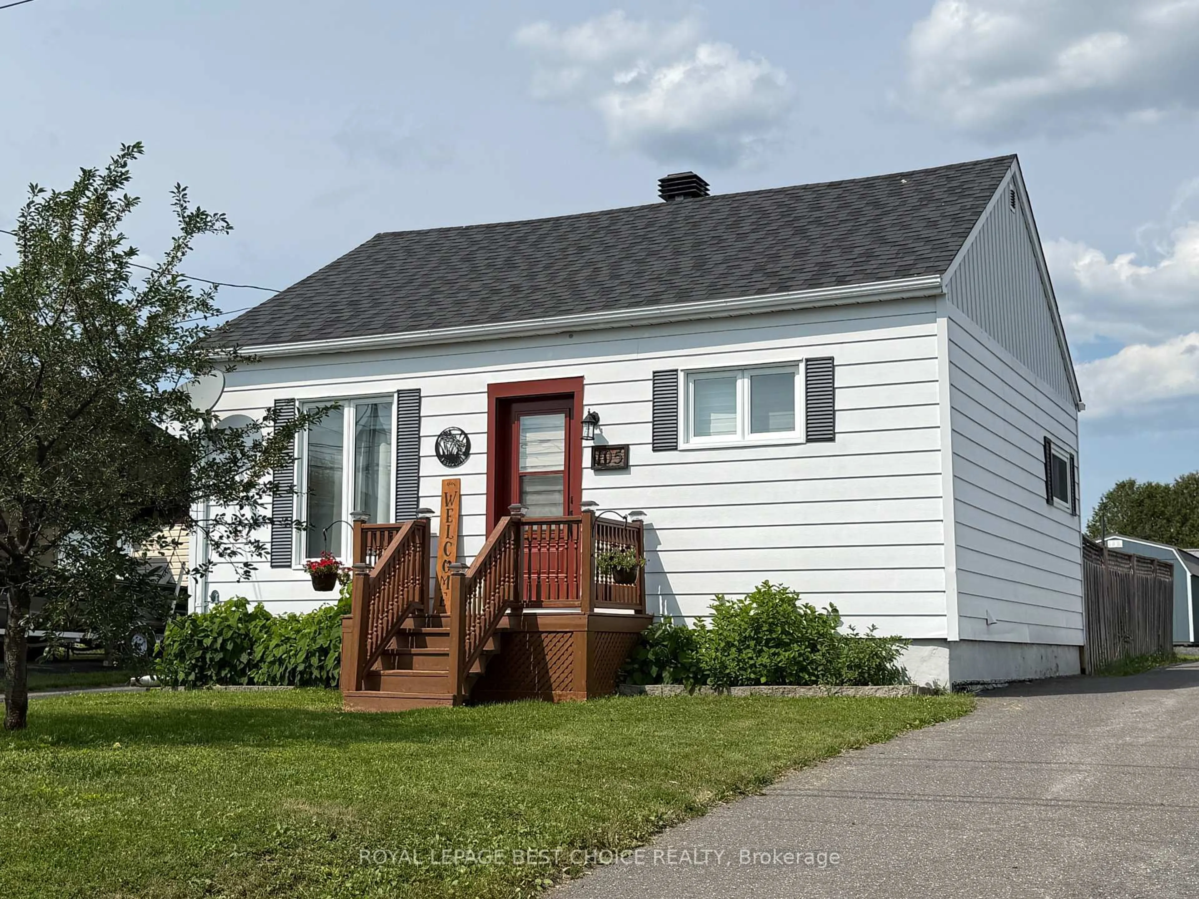 Home with vinyl exterior material, street for 105 Pine St, Temiskaming Shores Ontario P0J 1P0