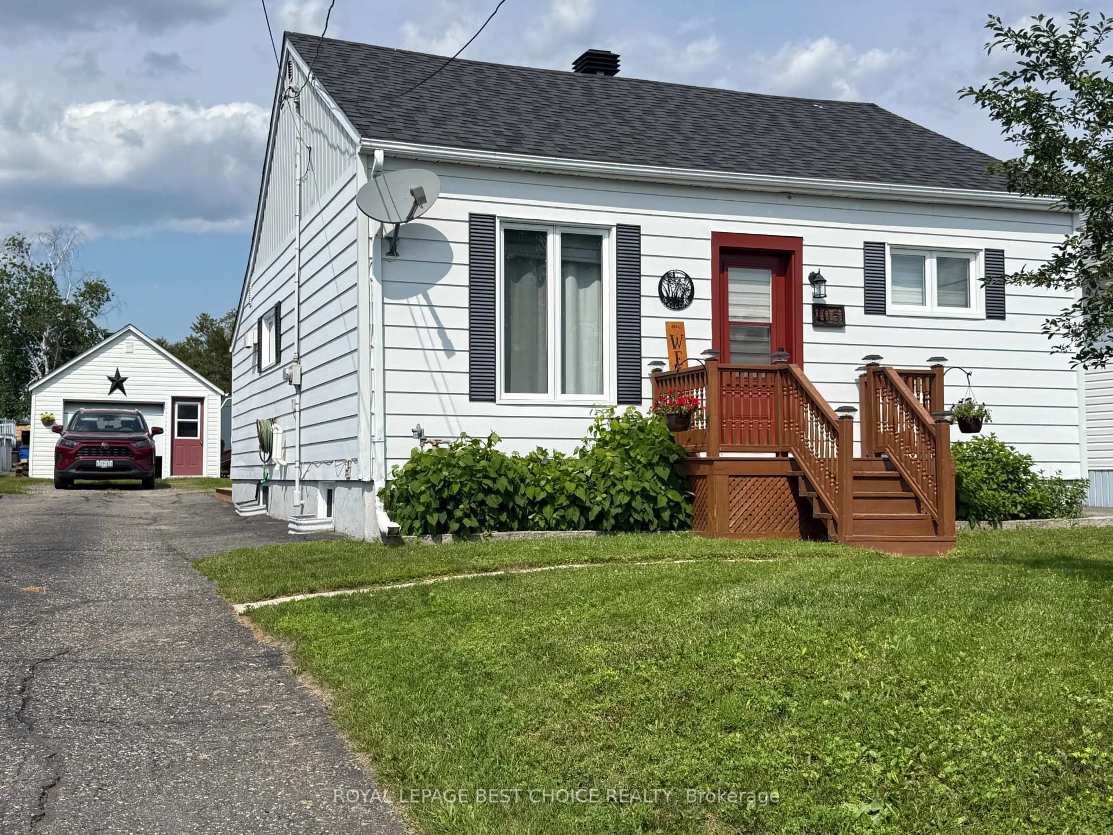 Home with vinyl exterior material, street for 105 Pine St, Temiskaming Shores Ontario P0J 1P0