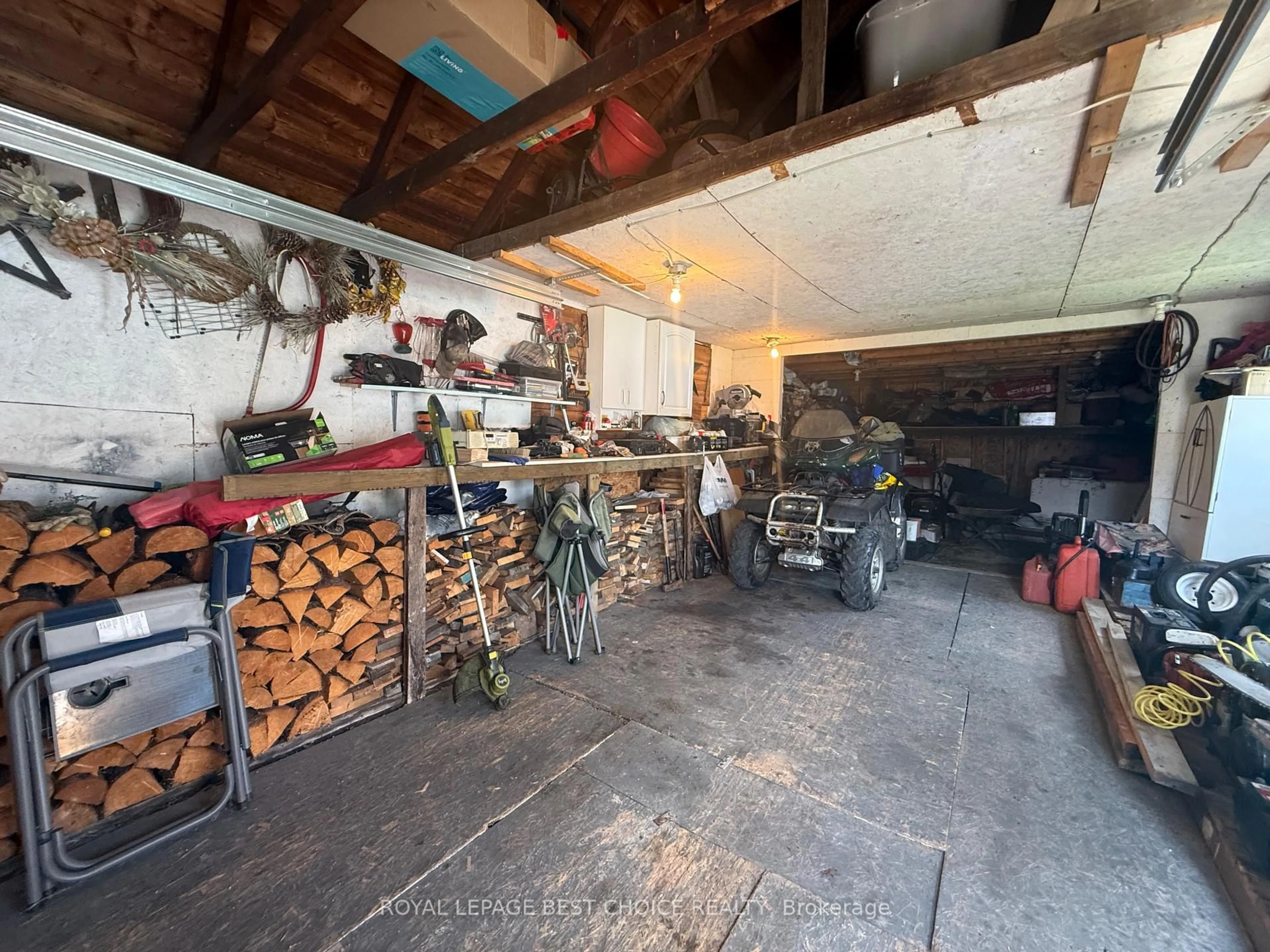 Indoor garage for 105 Pine St, Temiskaming Shores Ontario P0J 1P0
