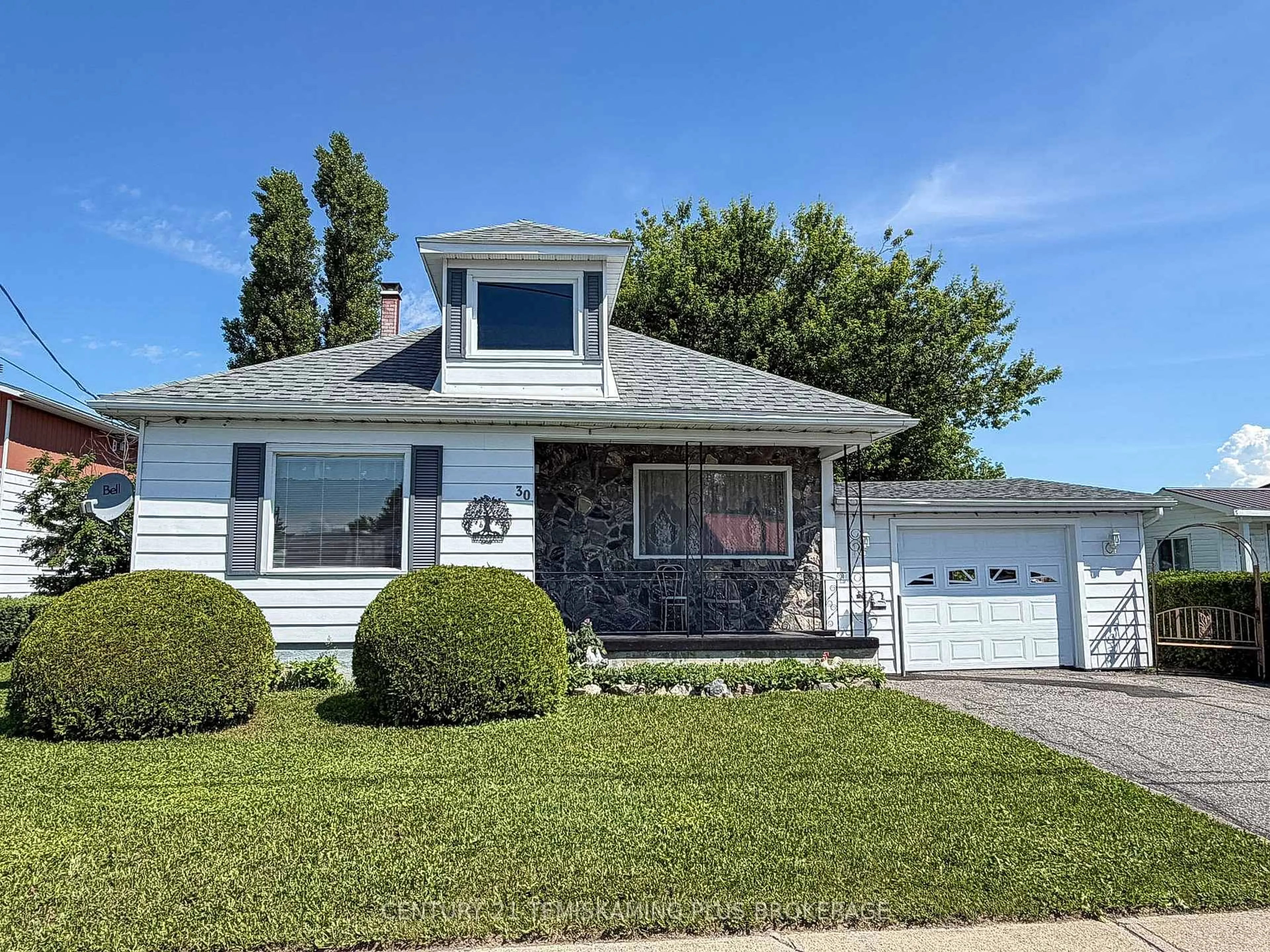 Home with vinyl exterior material, street for 30 Ninth St, Armstrong Ontario P0J 1E0