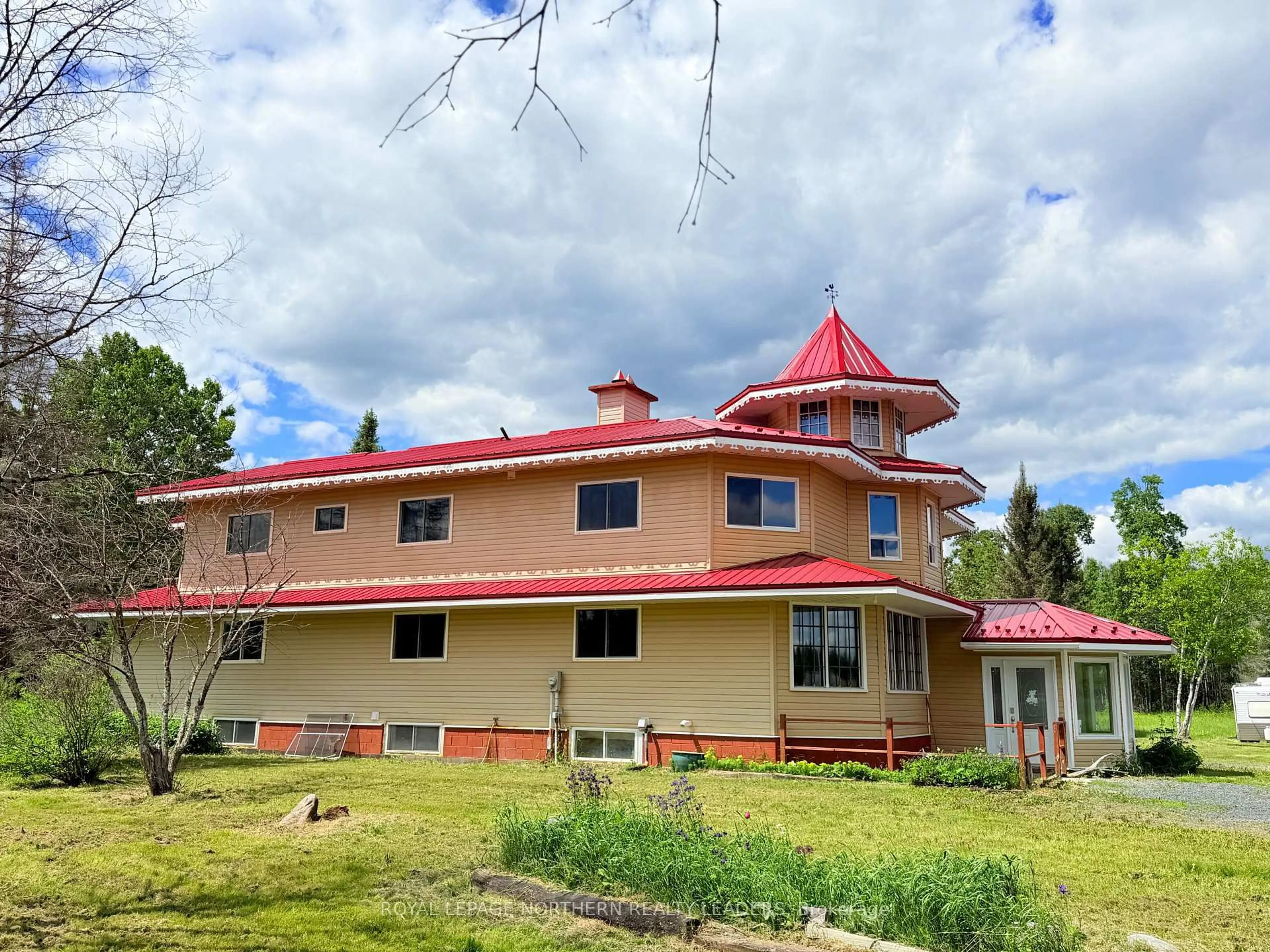 A pic from outside/outdoor area/front of a property/back of a property/a pic from drone, building for 1907 11 Highway, Cochrane Ontario P0L 1C0