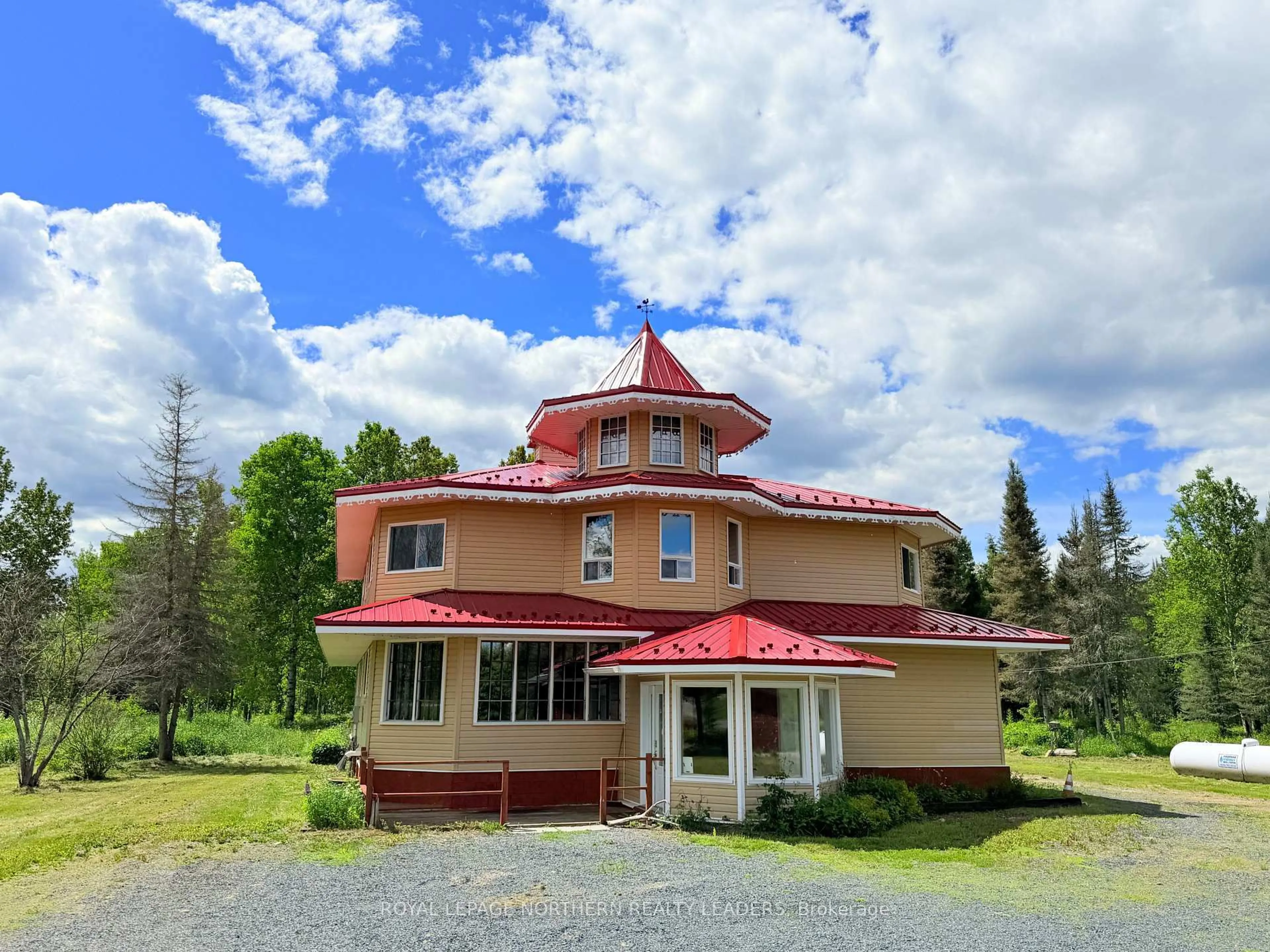 A pic from outside/outdoor area/front of a property/back of a property/a pic from drone, building for 1907 11 Highway, Cochrane Ontario P0L 1C0