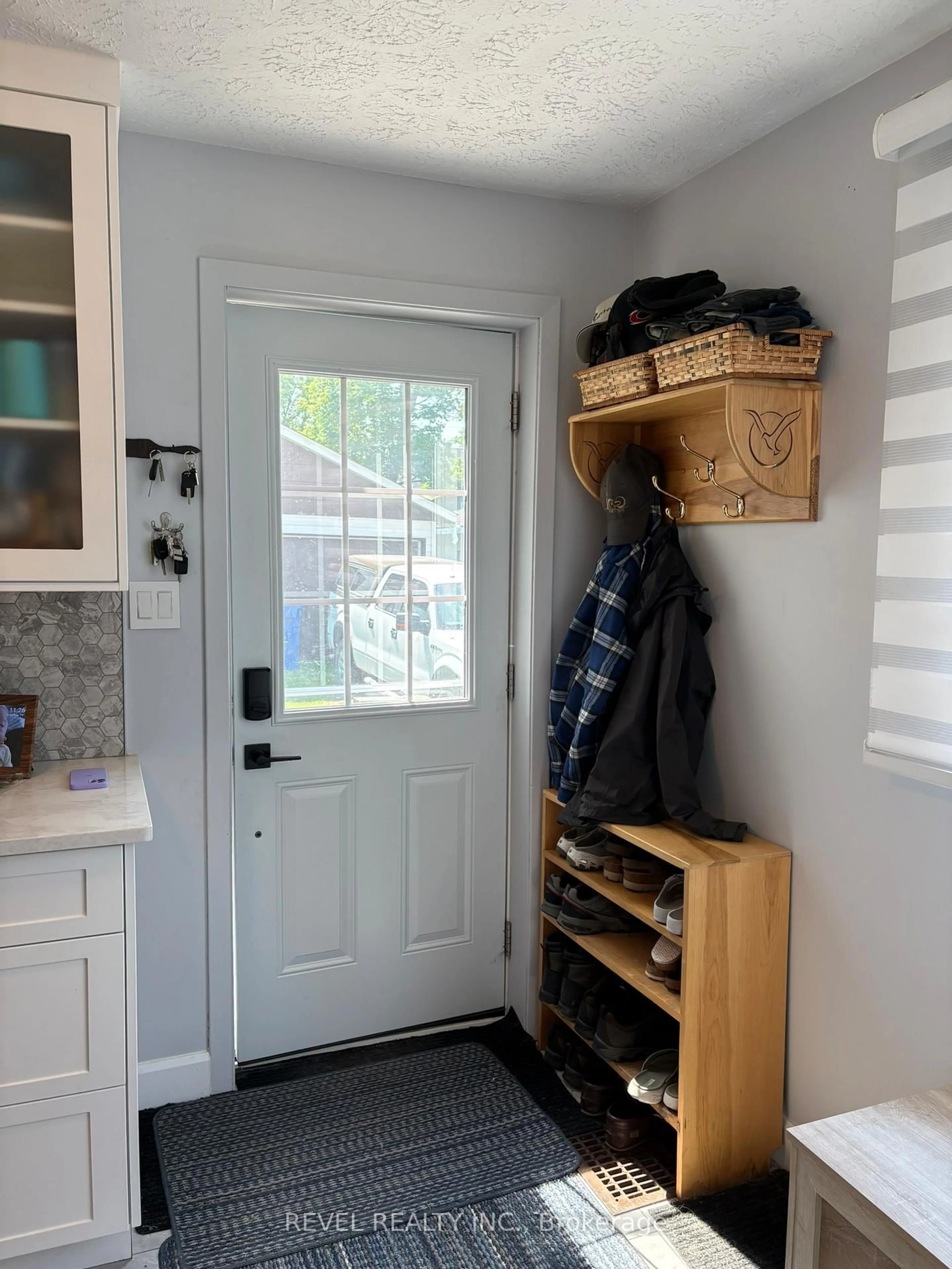 Indoor entryway for 36 Stewart Ave, Kapuskasing Ontario P5N 1S2