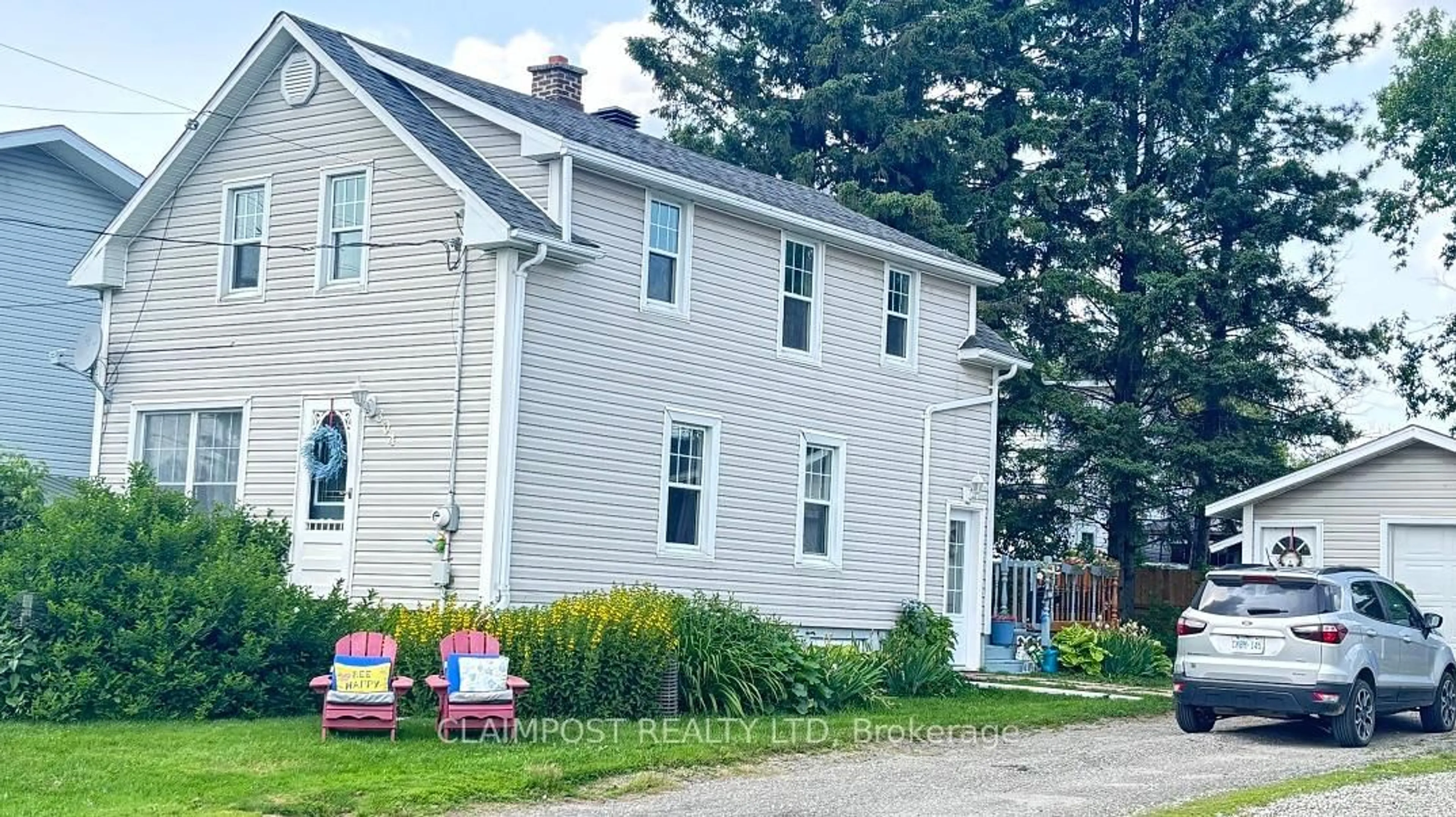 Home with vinyl exterior material, street for 304 Young St, Timmins Ontario P0N 1C0