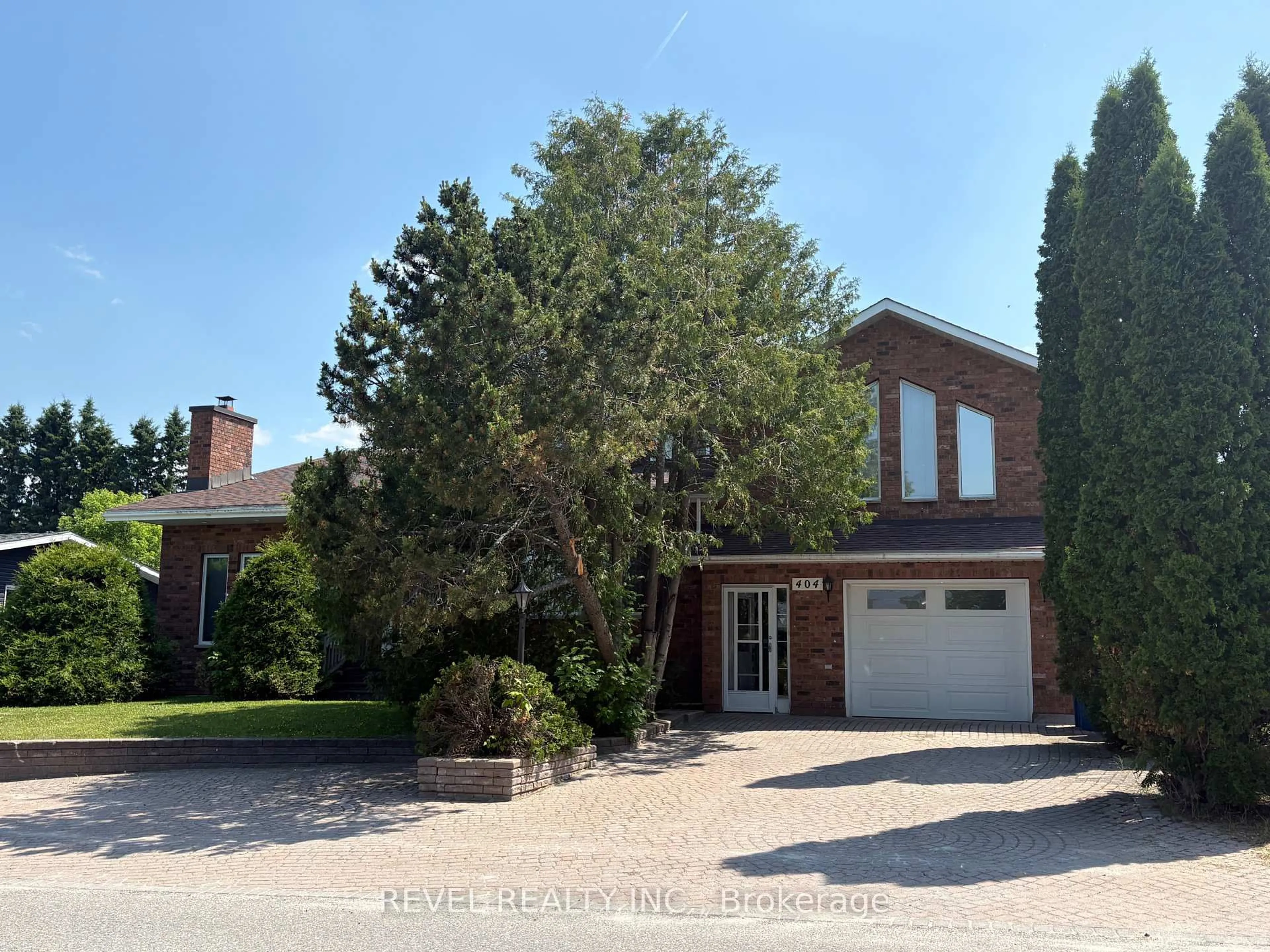Home with brick exterior material, street for 404 Thirteenth Ave, Cochrane Ontario P0L 1C0