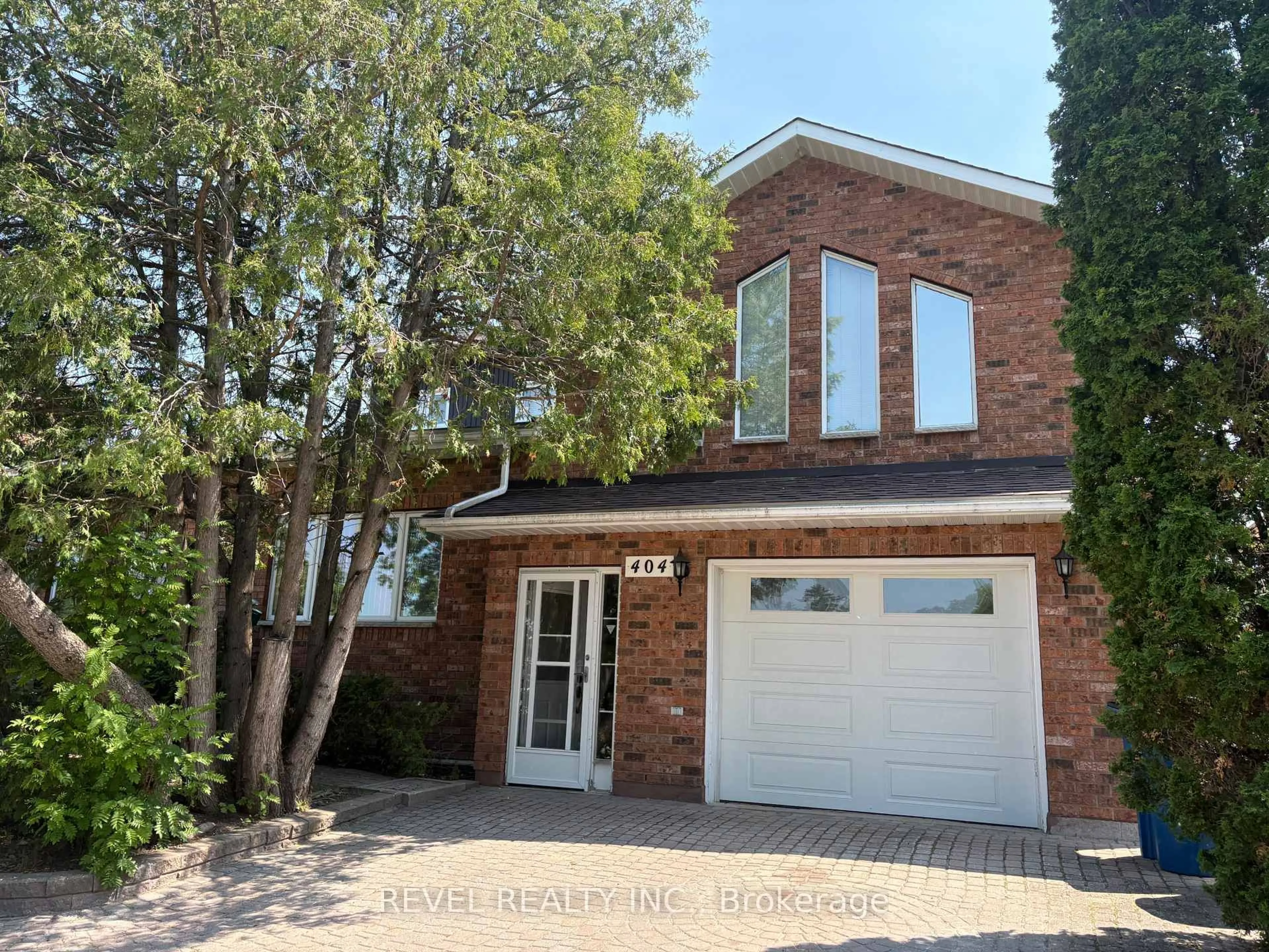Home with brick exterior material, street for 404 Thirteenth Ave, Cochrane Ontario P0L 1C0