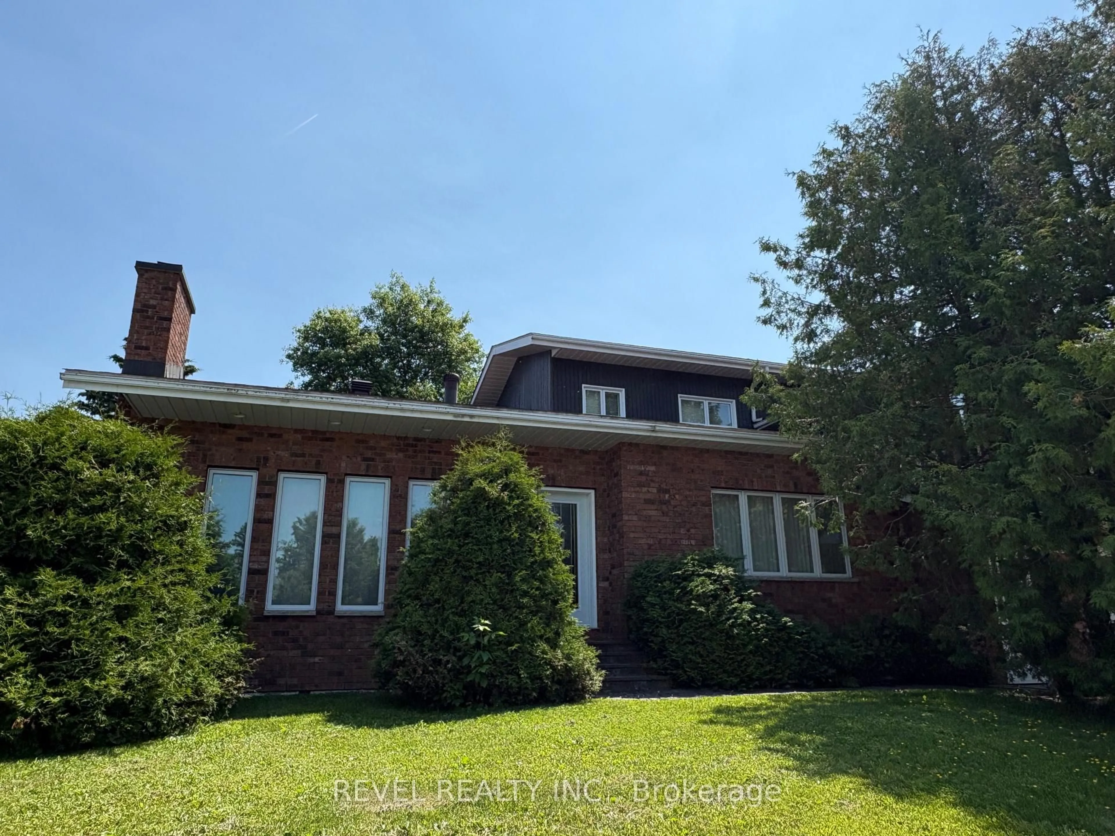 Home with brick exterior material, unknown for 404 Thirteenth Ave, Cochrane Ontario P0L 1C0