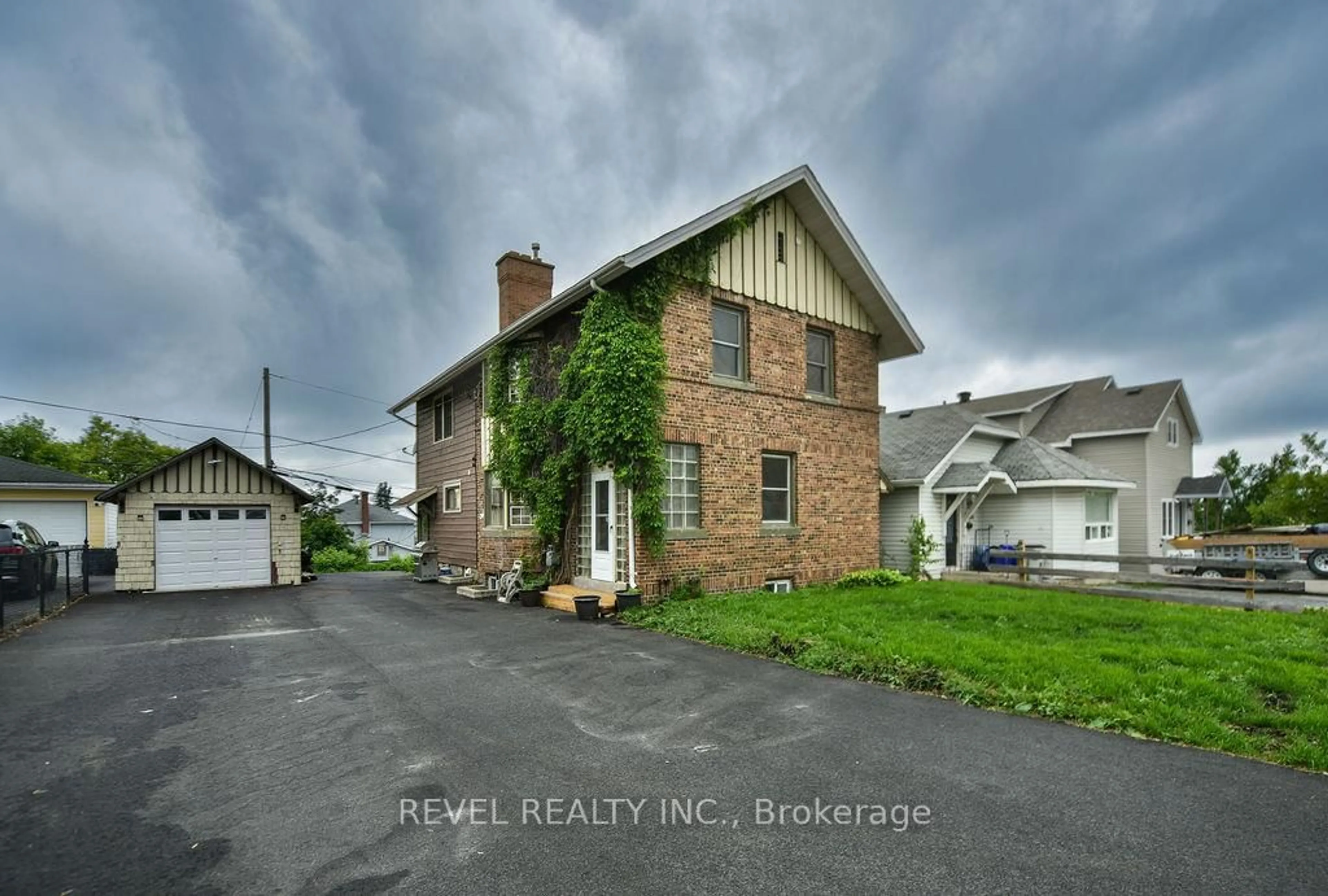 A pic from outside/outdoor area/front of a property/back of a property/a pic from drone, street for 181 Hemlock St, Timmins Ontario P4N 6S5