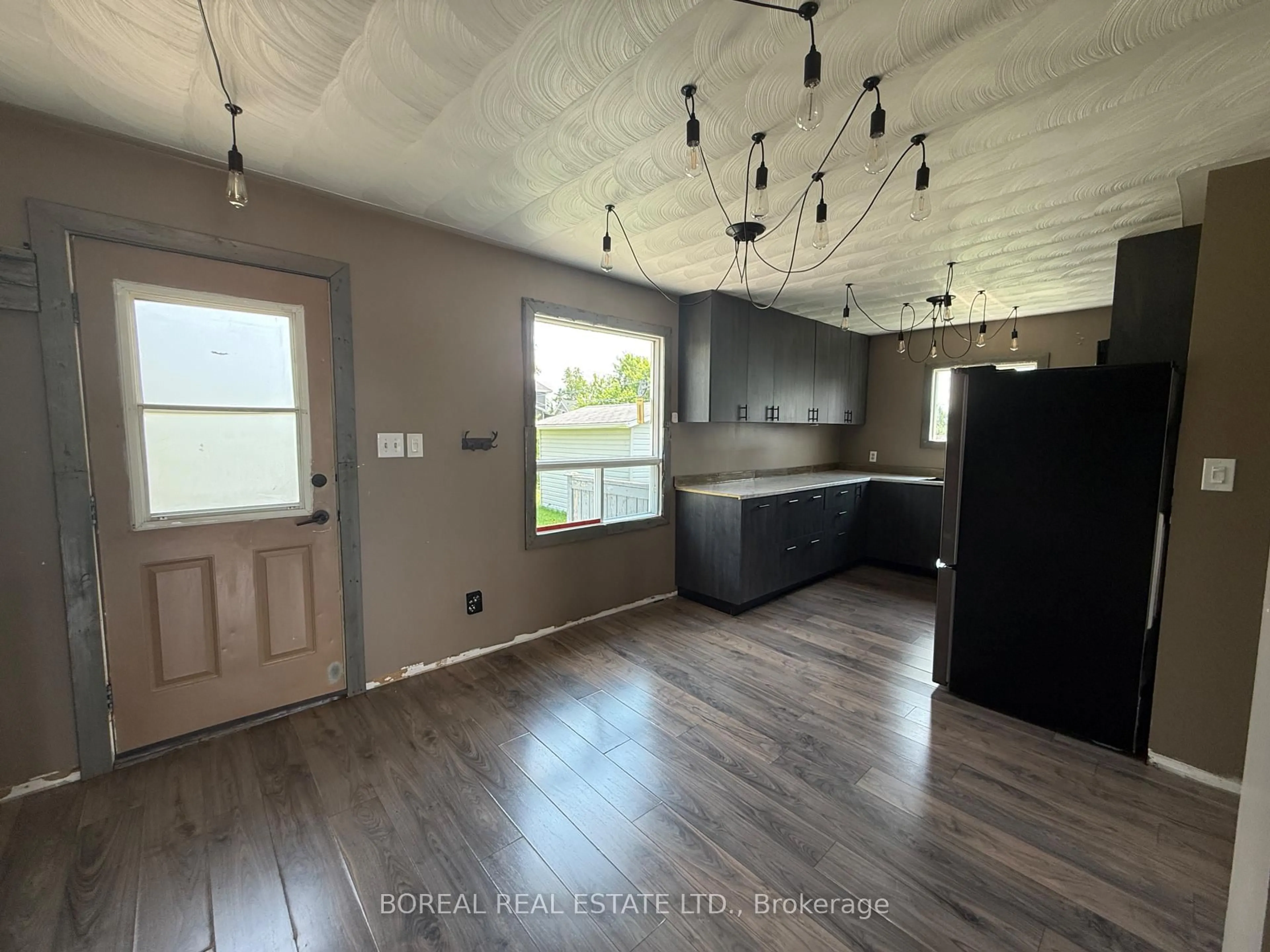 Open concept kitchen, wood/laminate floor for 340 Second Ave, Cochrane Ontario P0L 1C0