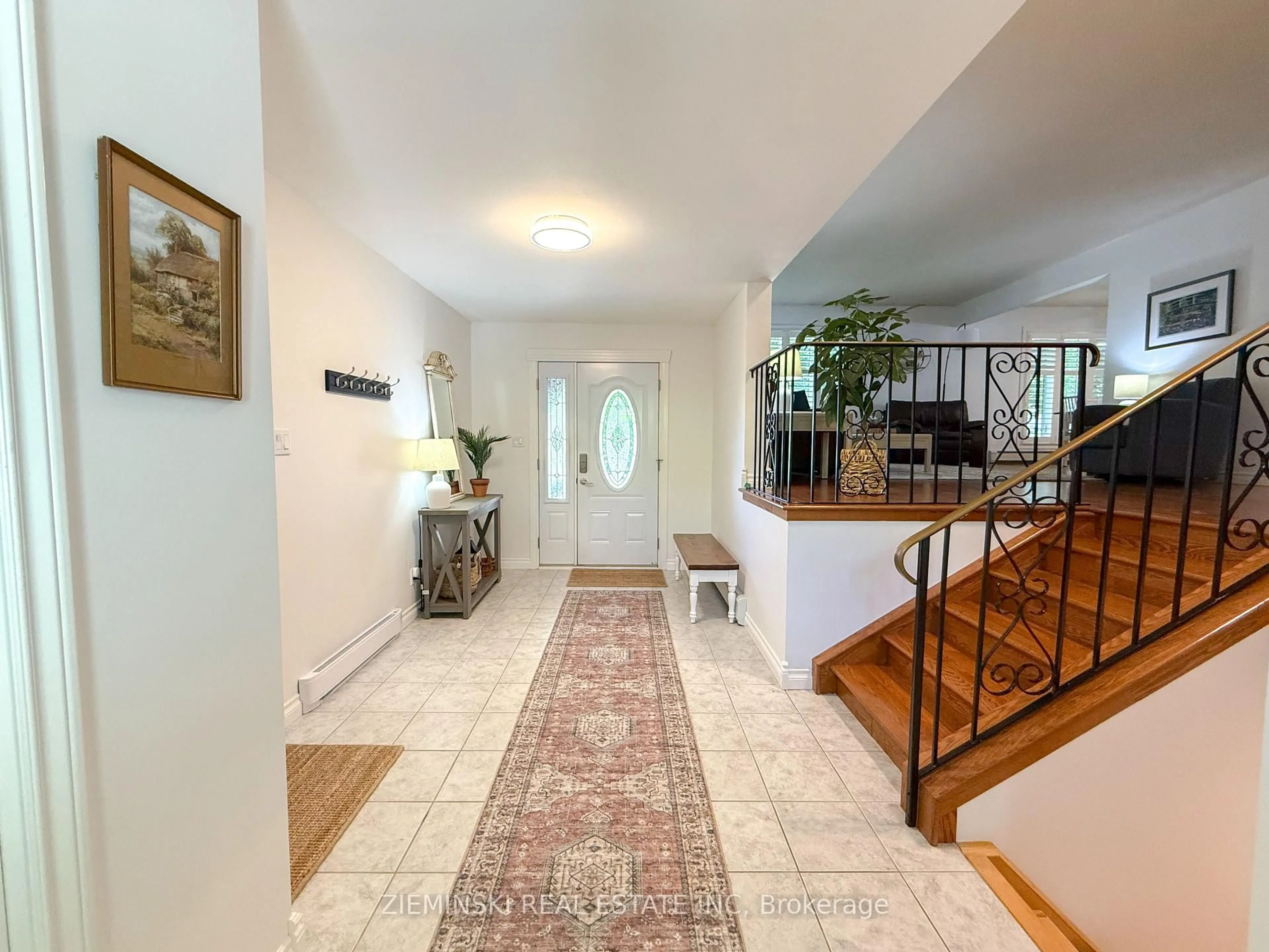 Indoor foyer for 199 Clement Ave, Timmins Ontario P0N 1C0