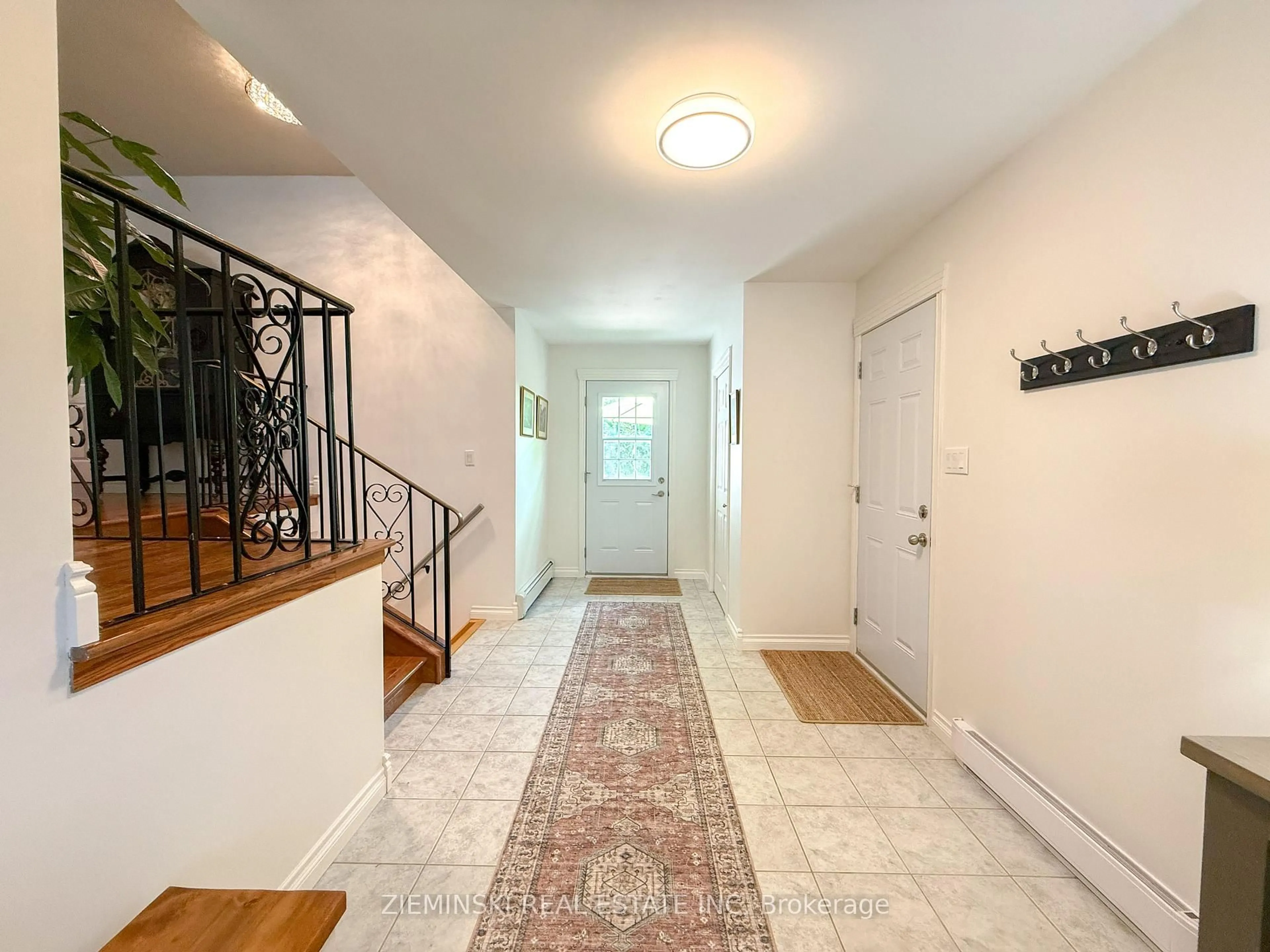 Indoor entryway for 199 Clement Ave, Timmins Ontario P0N 1C0