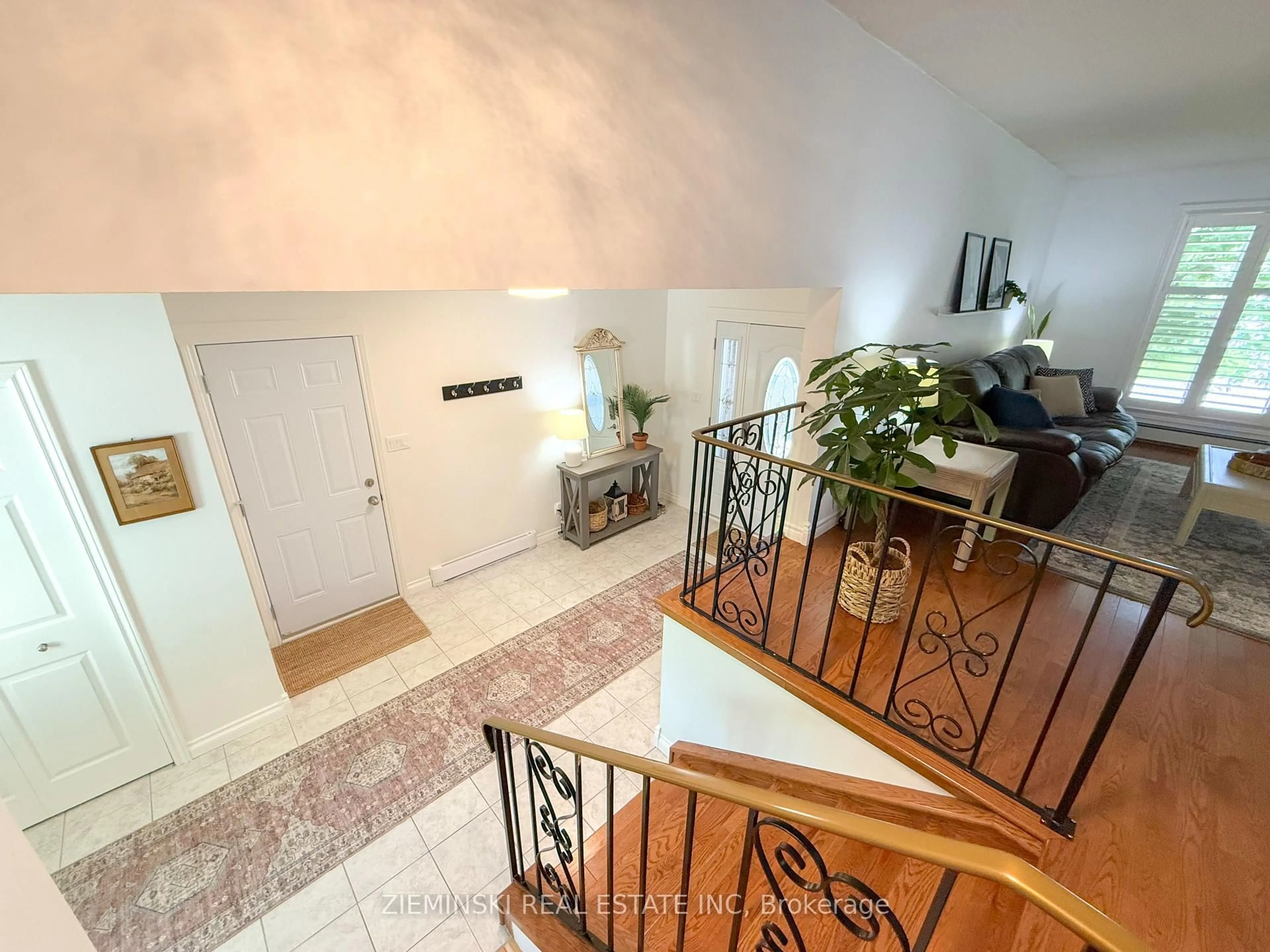 Indoor entryway for 199 Clement Ave, Timmins Ontario P0N 1C0