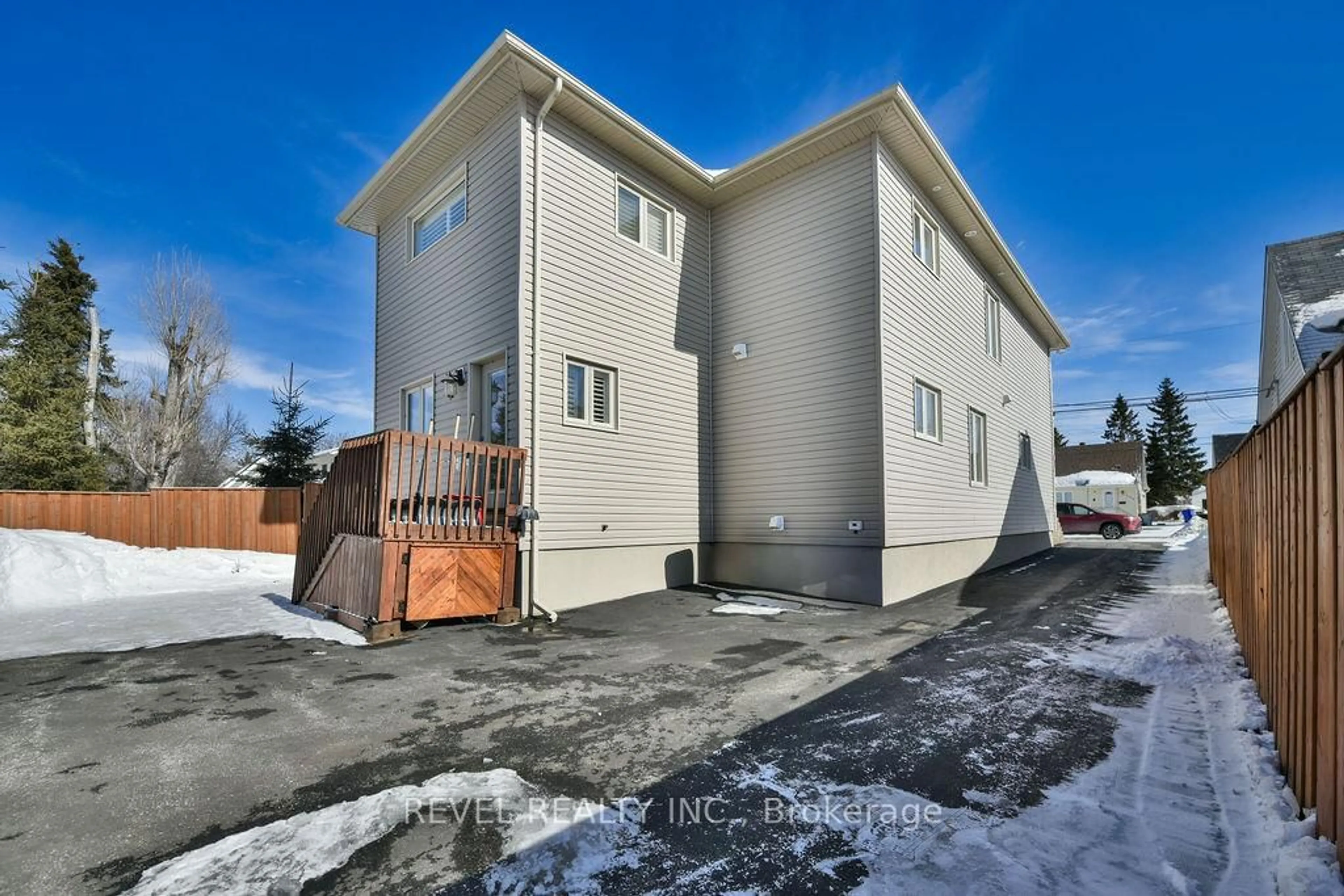 Unknown for 521 Pine St, Timmins Ontario P4N 6L9