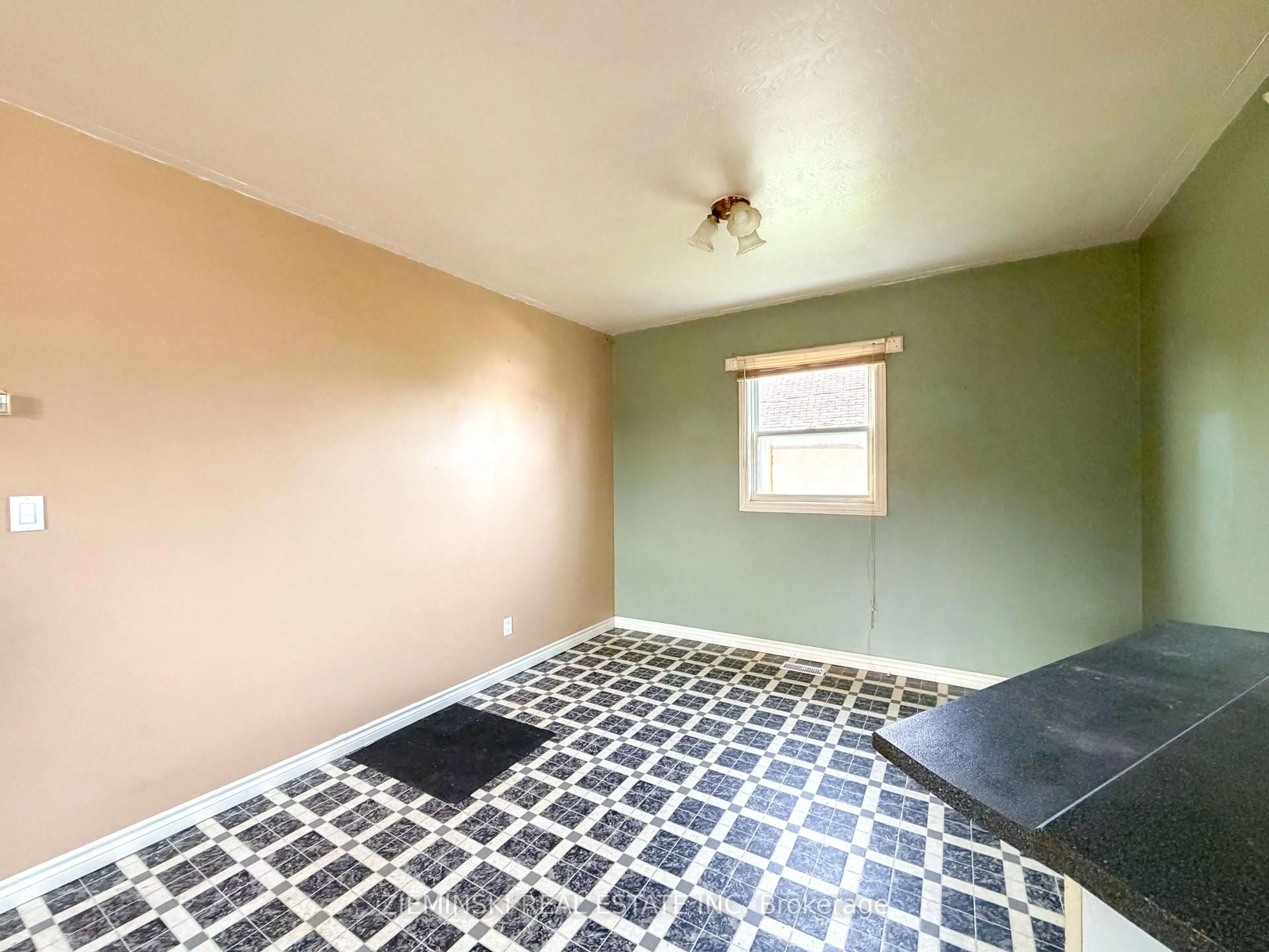 A pic of a room for 33 Fifth St, Smooth Rock Falls Ontario P0L 2B0