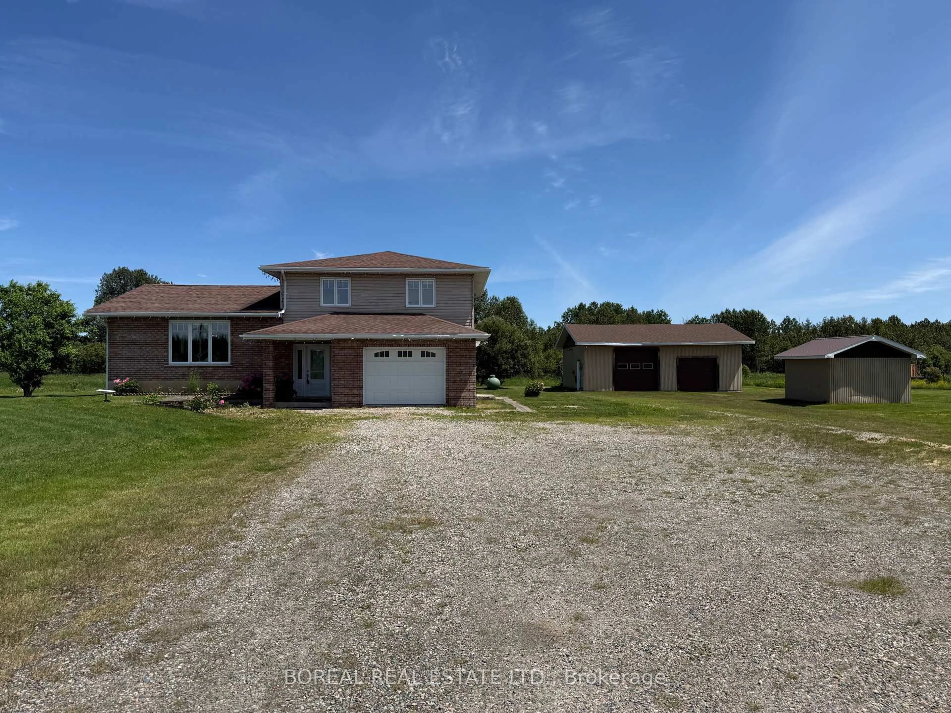A pic from outside/outdoor area/front of a property/back of a property/a pic from drone, unknown for 1476 Highway 11, Cochrane Ontario P0L 1C0