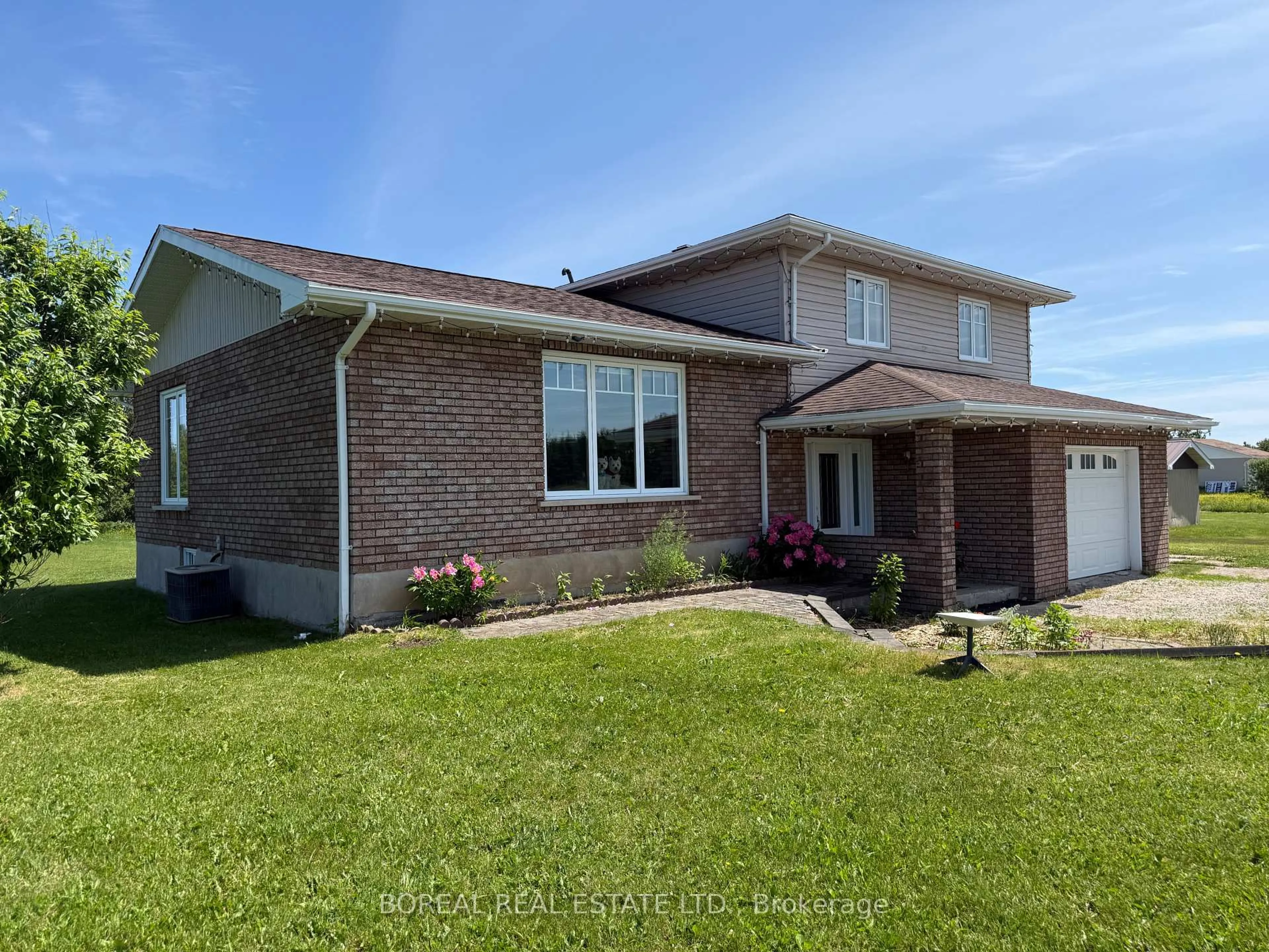 Home with brick exterior material, unknown for 1476 Highway 11, Cochrane Ontario P0L 1C0