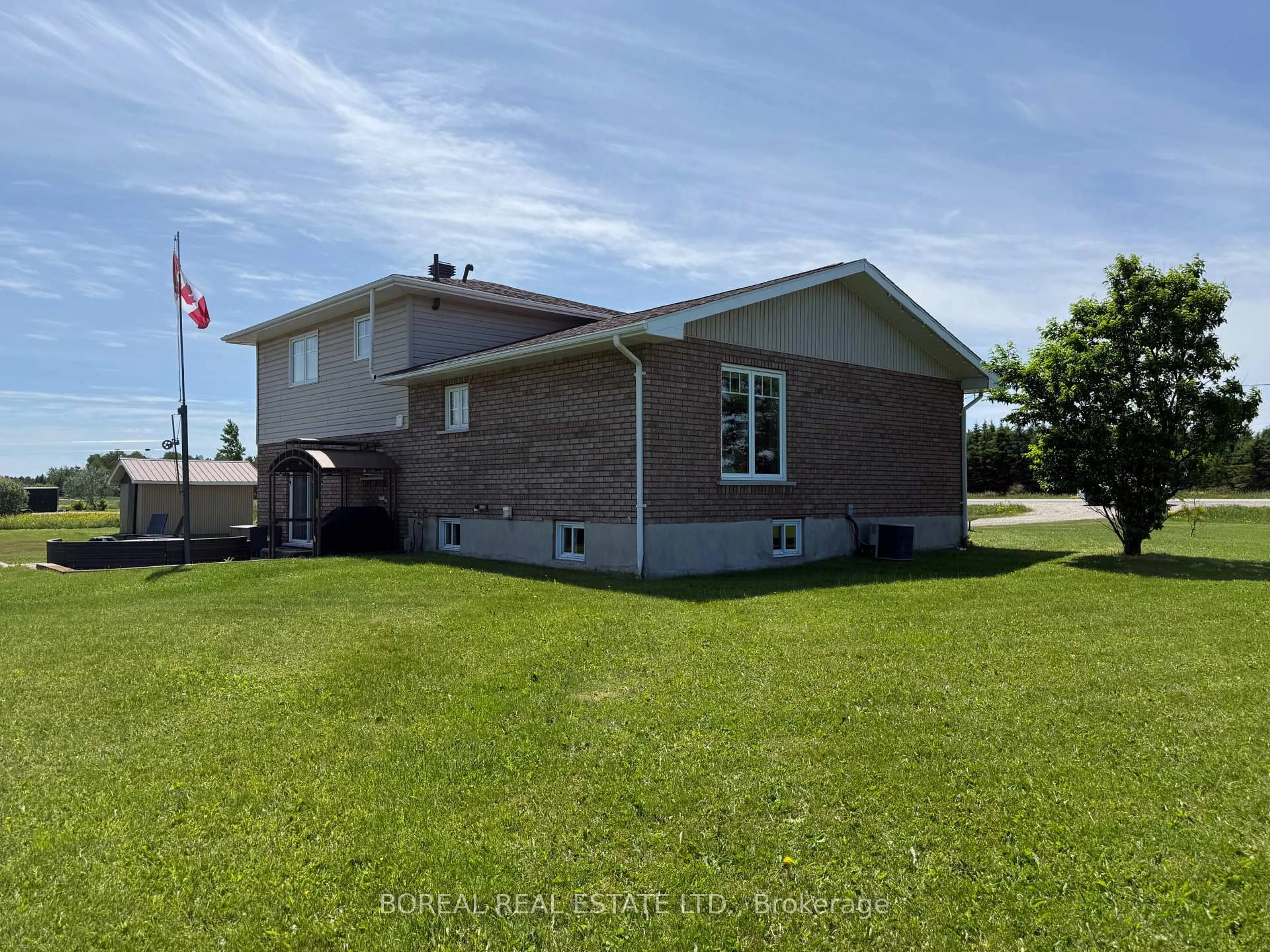 A pic from outside/outdoor area/front of a property/back of a property/a pic from drone, building for 1476 Highway 11, Cochrane Ontario P0L 1C0