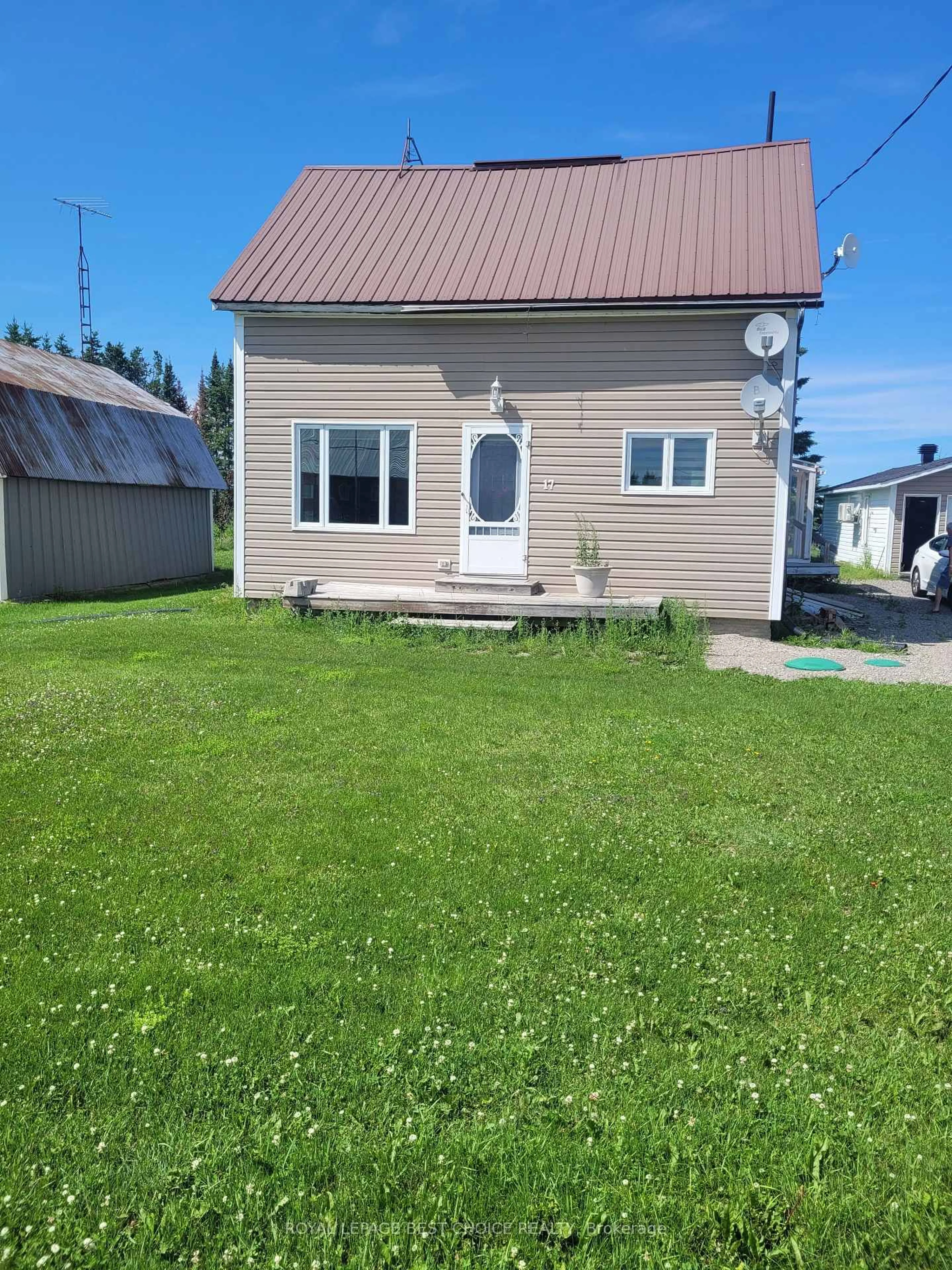 A pic from outside/outdoor area/front of a property/back of a property/a pic from drone, street for 17 Main St, Timiskaming Ontario P0J 1A0