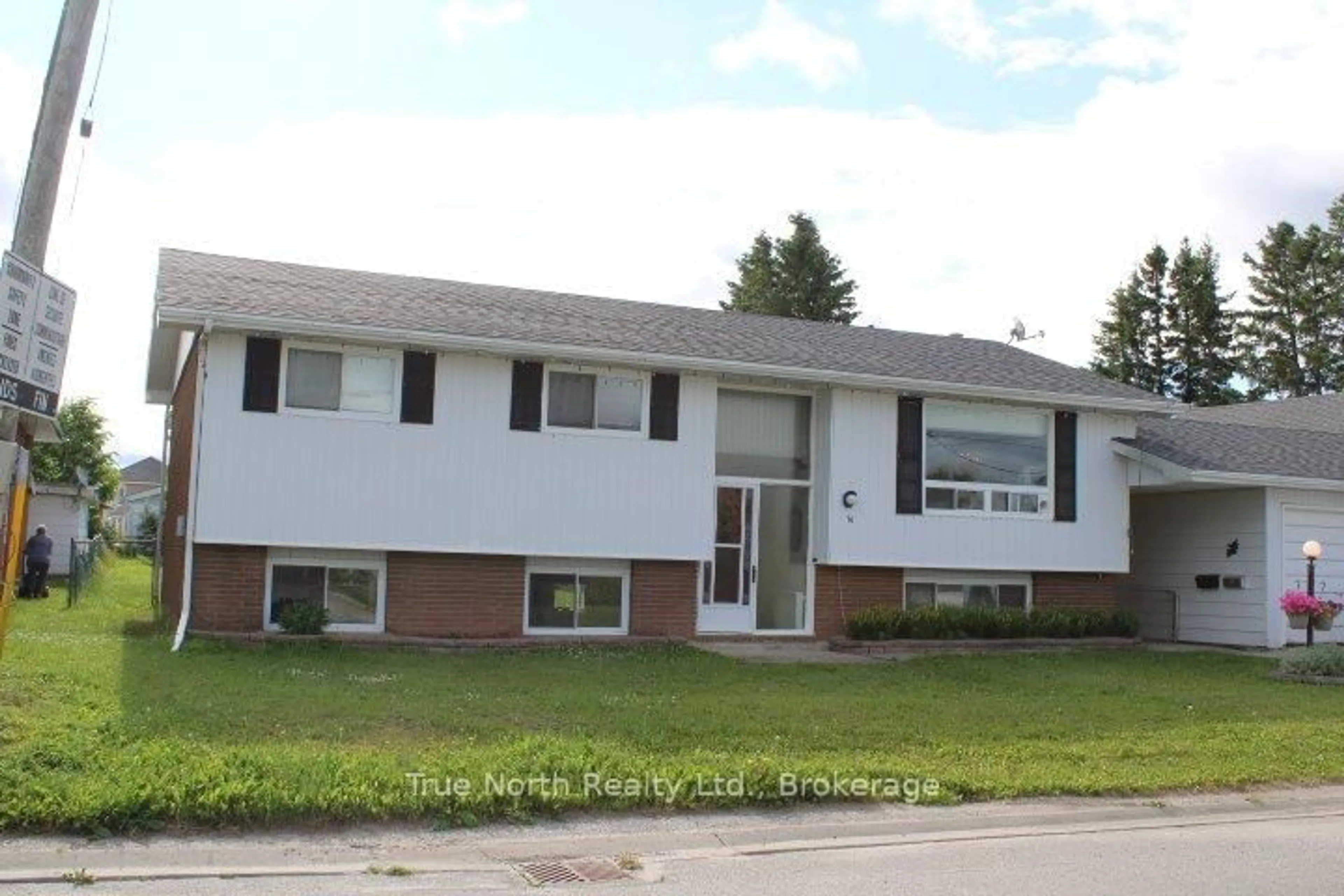 Home with vinyl exterior material, street for 16 Brock Cres, Kapuskasing Ontario P5N 2J8
